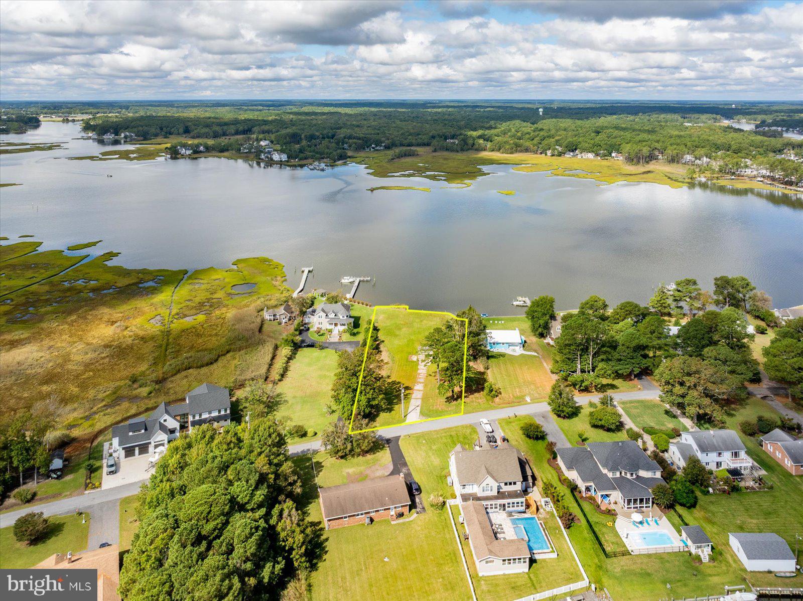 CAPE ISLE OF WIGHT - Land