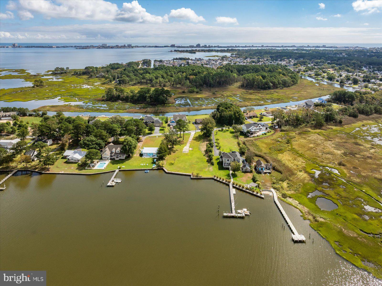 CAPE ISLE OF WIGHT - Land