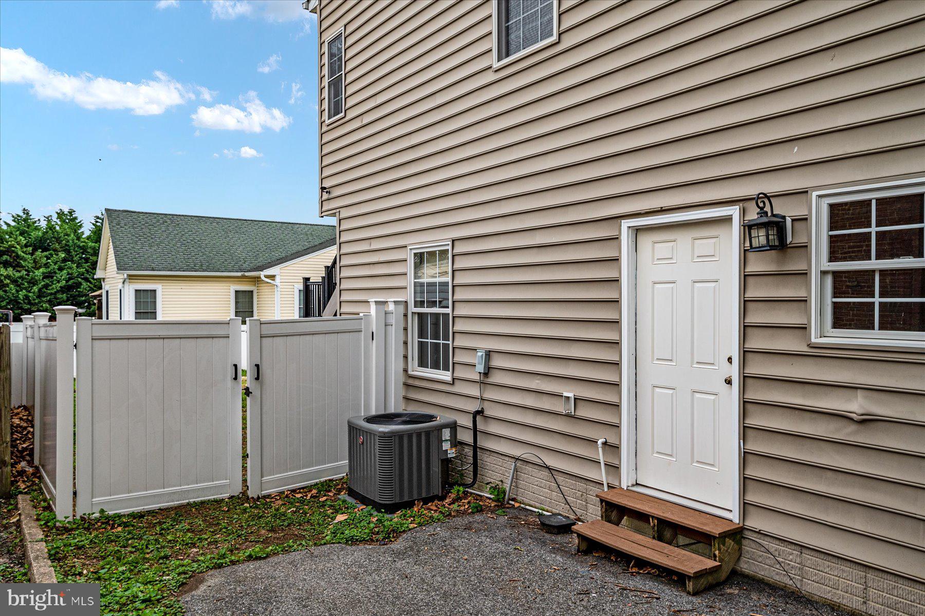 RIVIERA BEACH - Residential