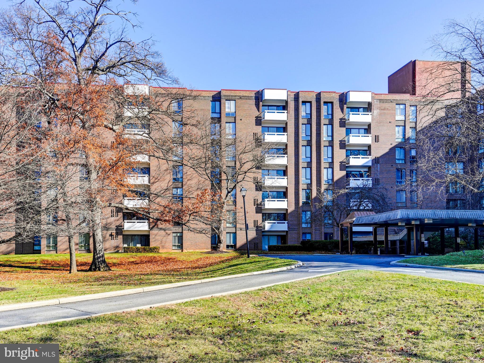 SUBURBAN OAKS - Residential