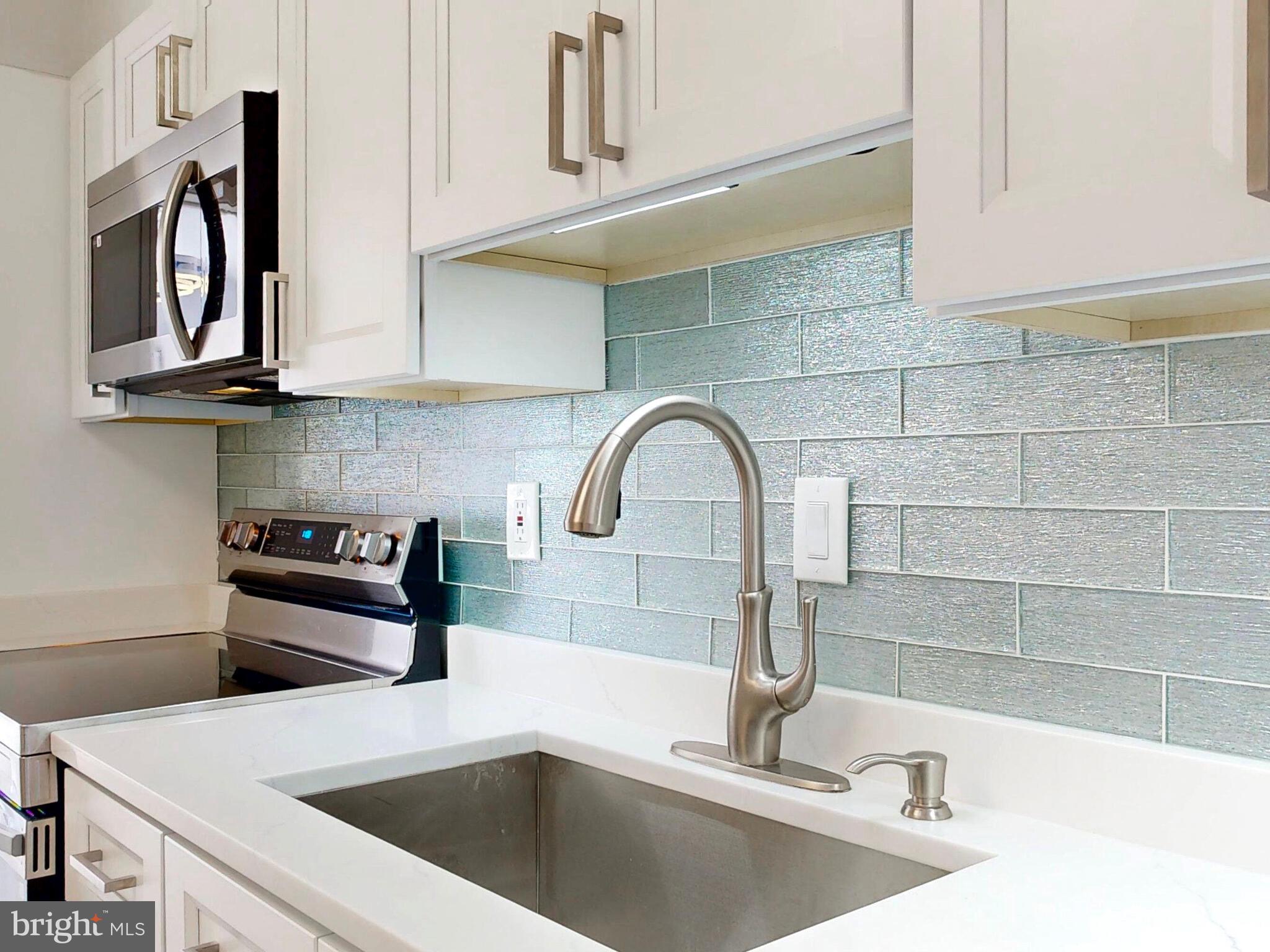 SUBURBAN OAKS - Residential