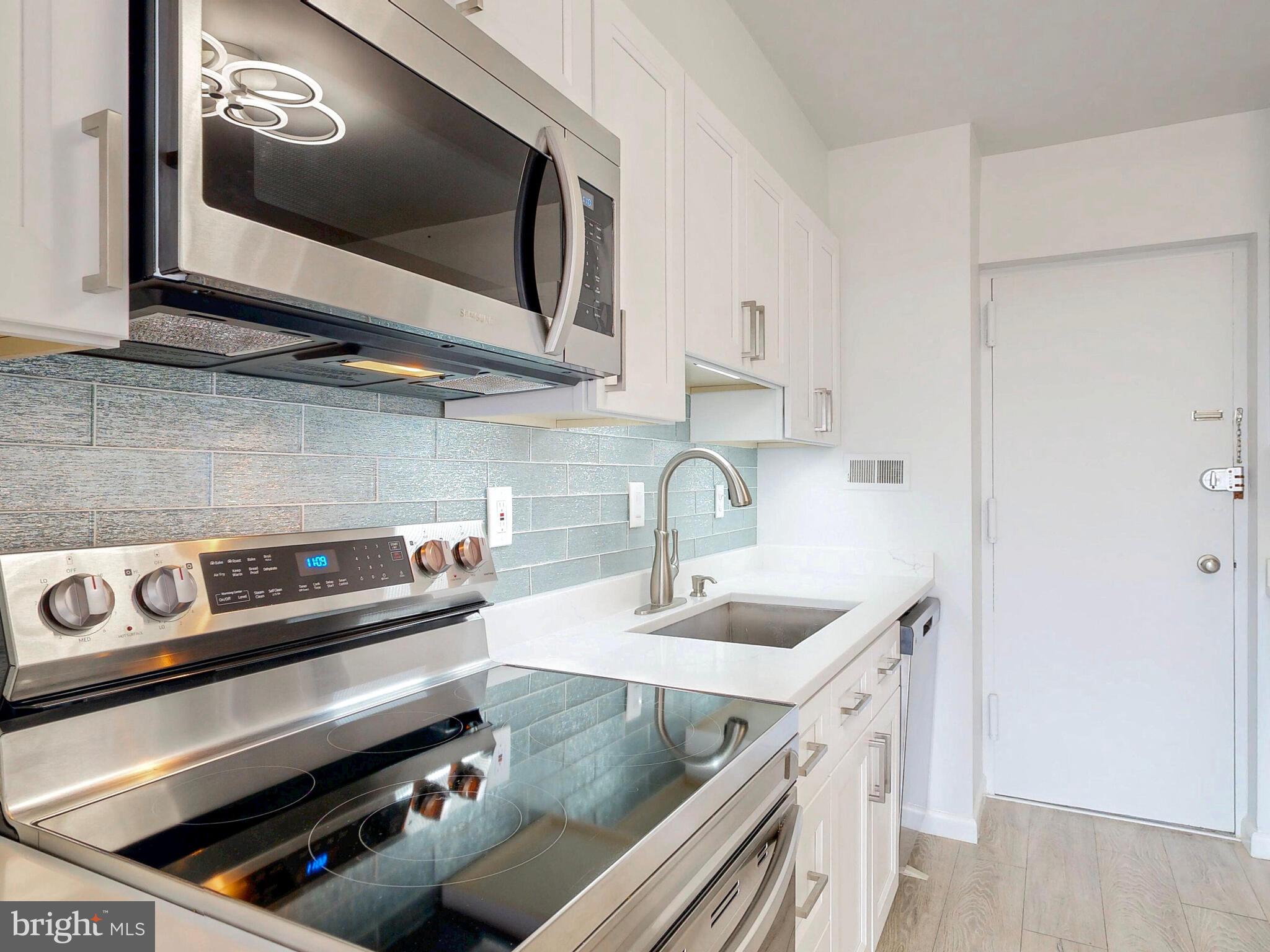 SUBURBAN OAKS - Residential