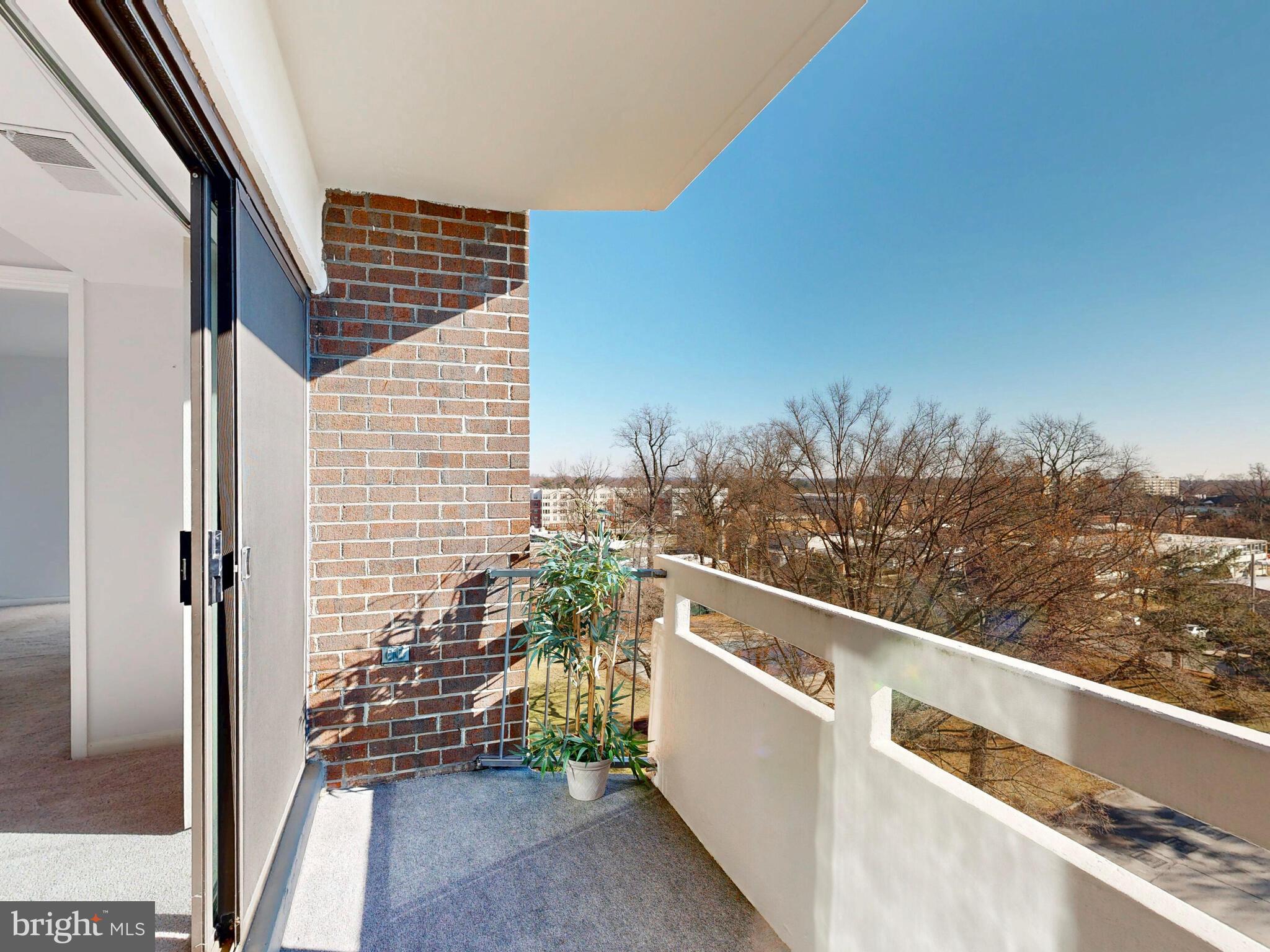 SUBURBAN OAKS - Residential