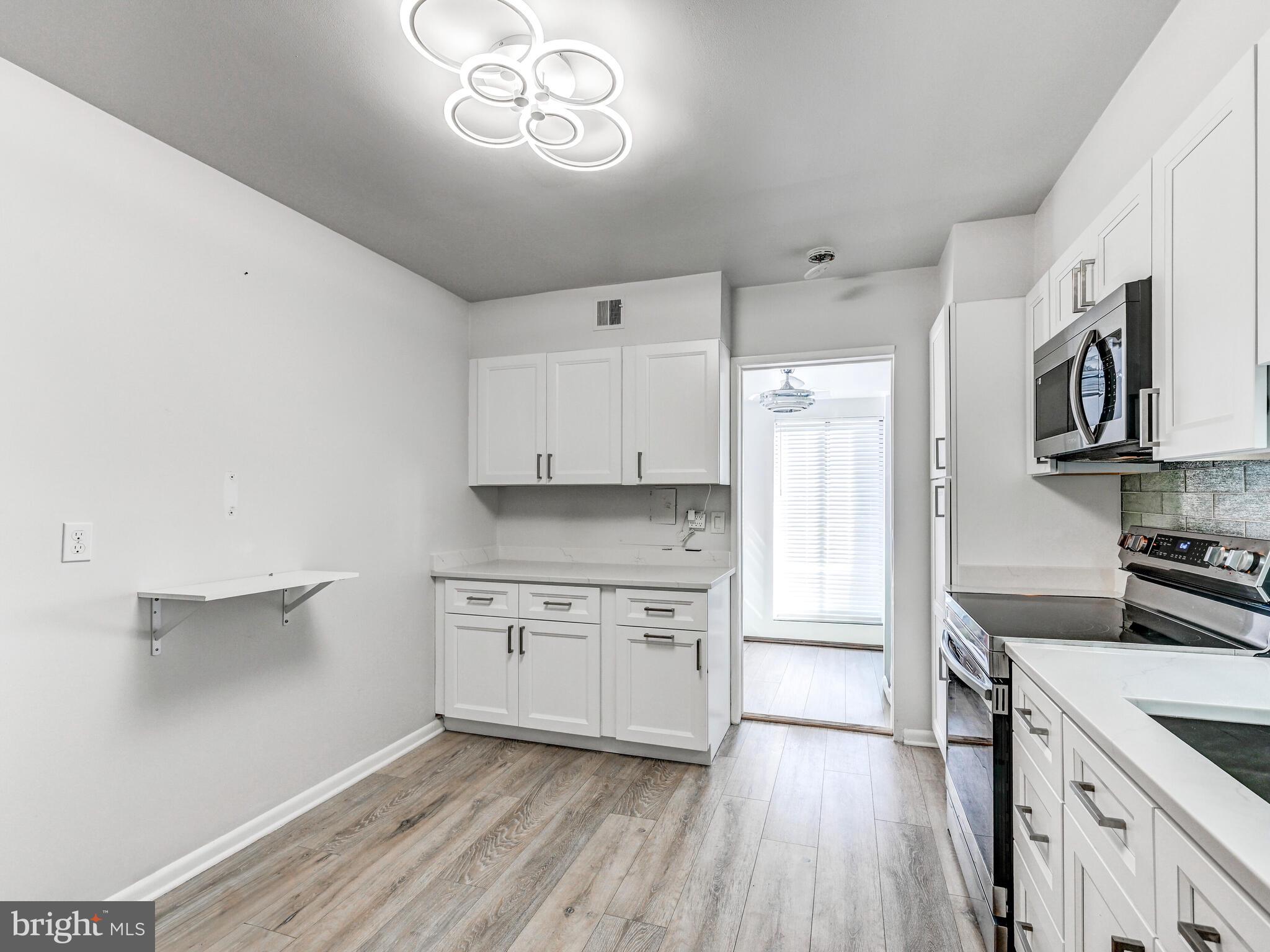 SUBURBAN OAKS - Residential