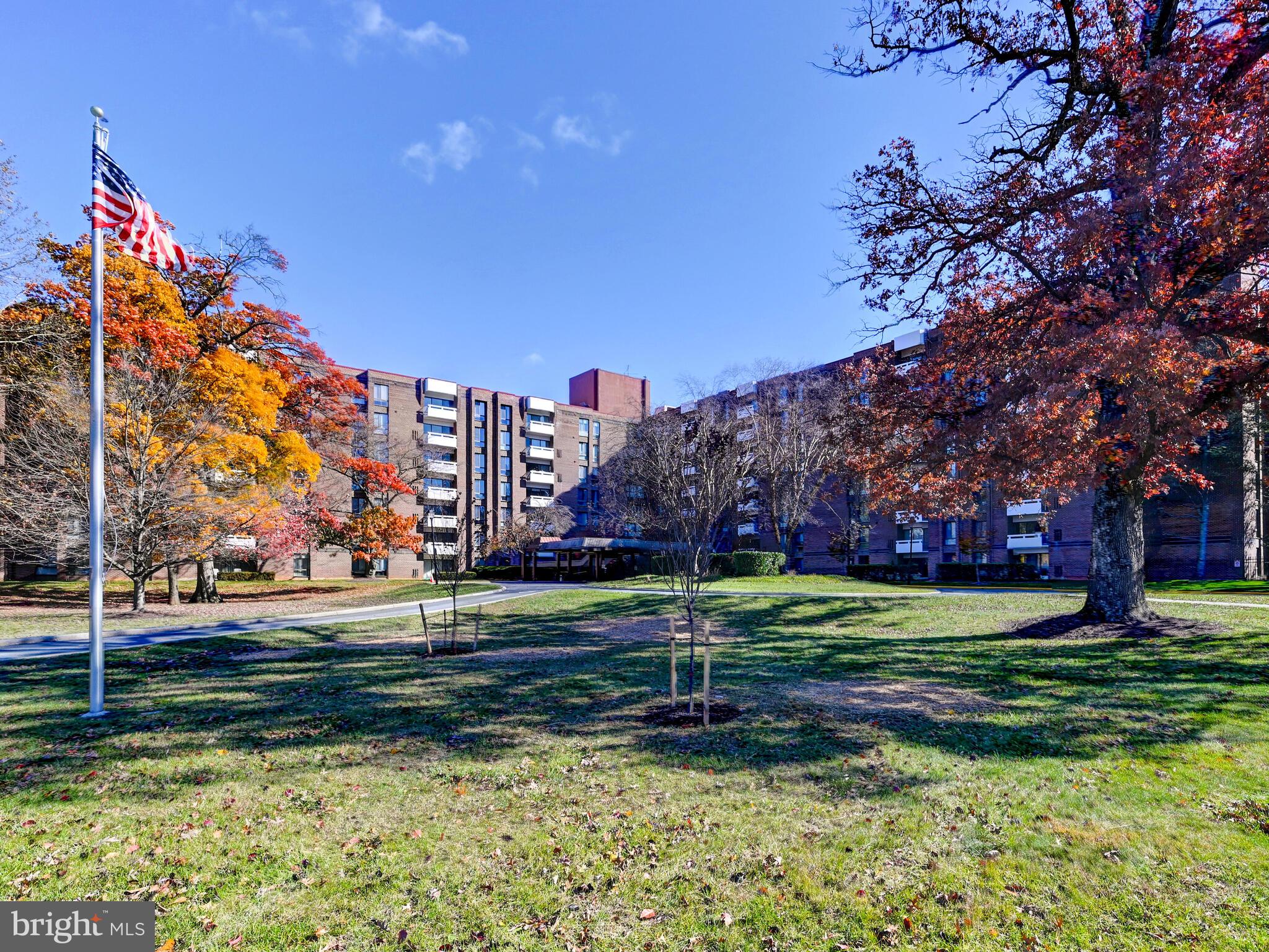 SUBURBAN OAKS - Residential