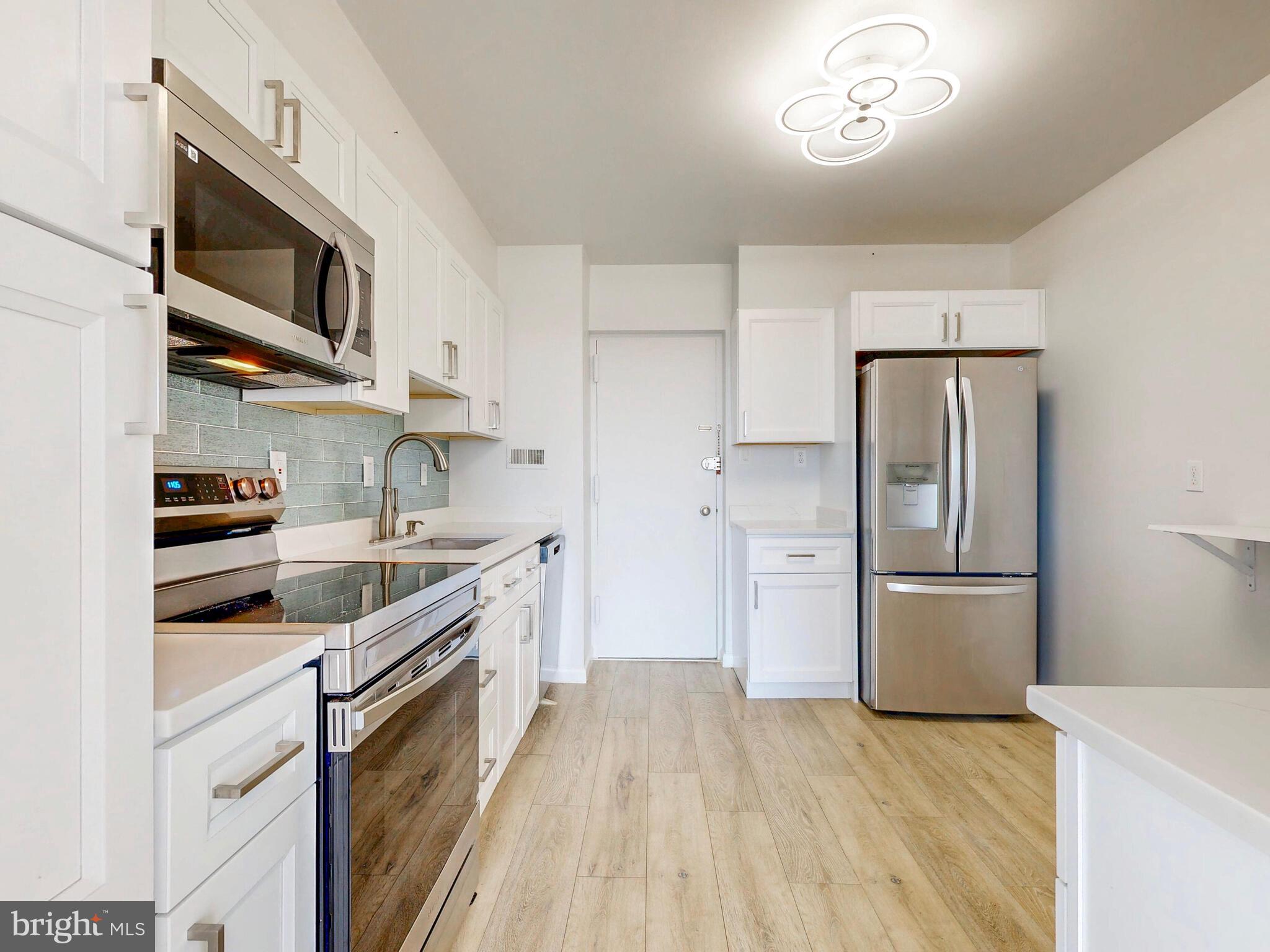 SUBURBAN OAKS - Residential