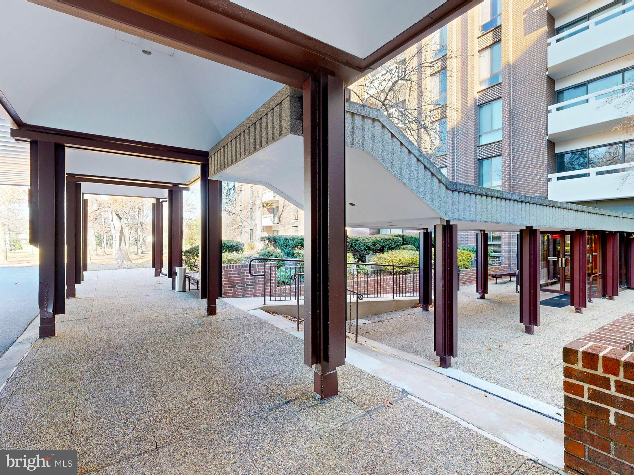 SUBURBAN OAKS - Residential