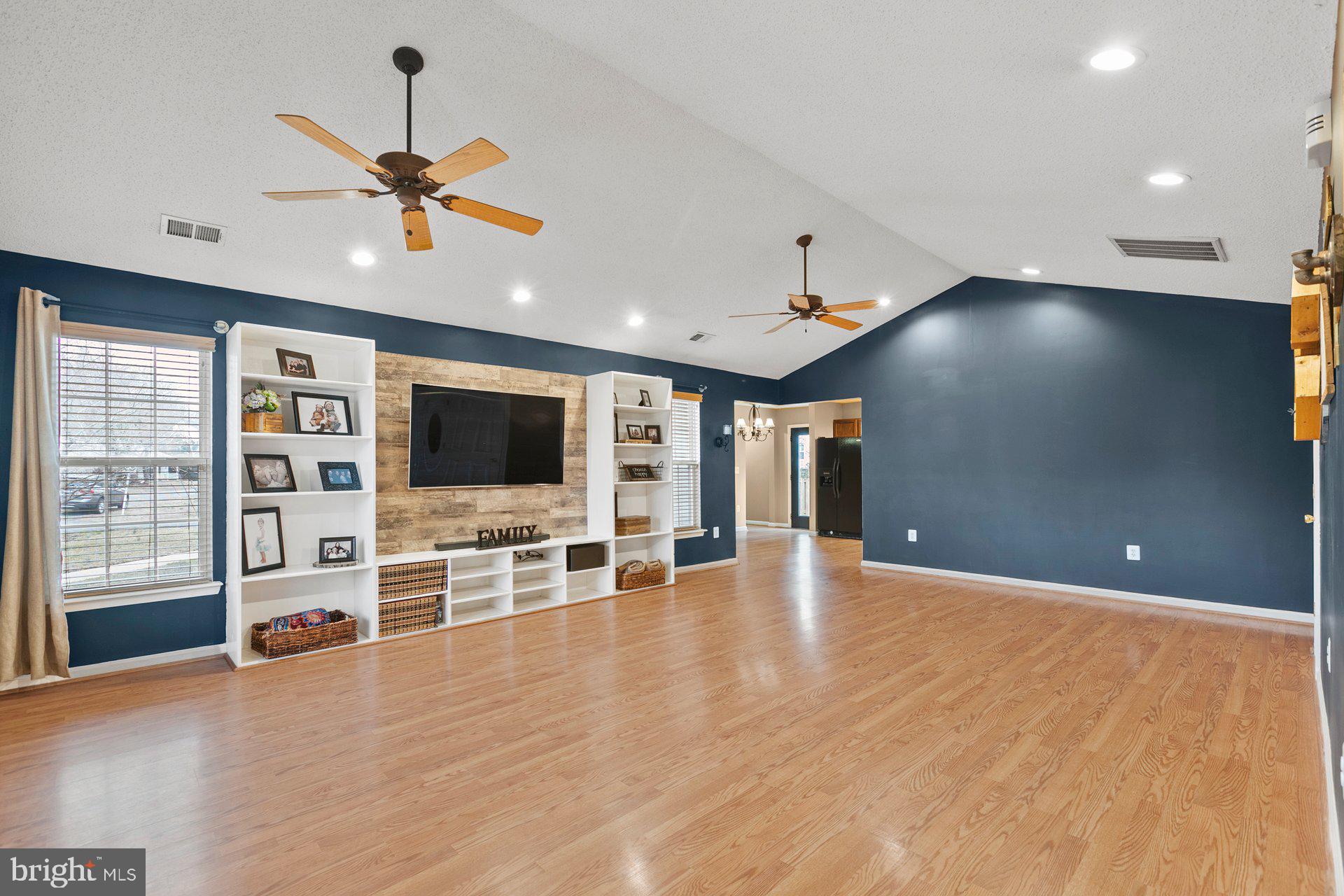 SUN VALLEY ESTATES - Residential