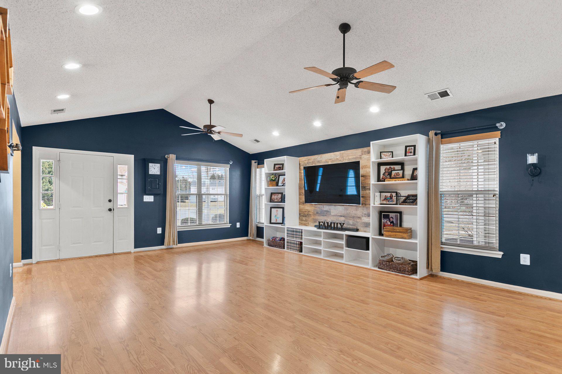 SUN VALLEY ESTATES - Residential