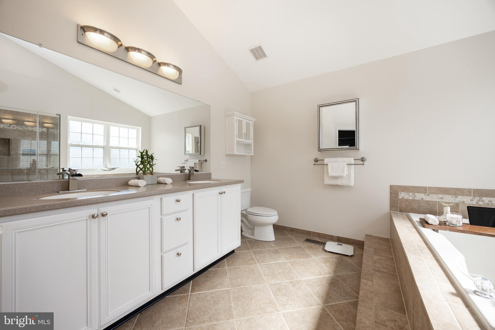 COVENTRY LAKE ESTS - Residential