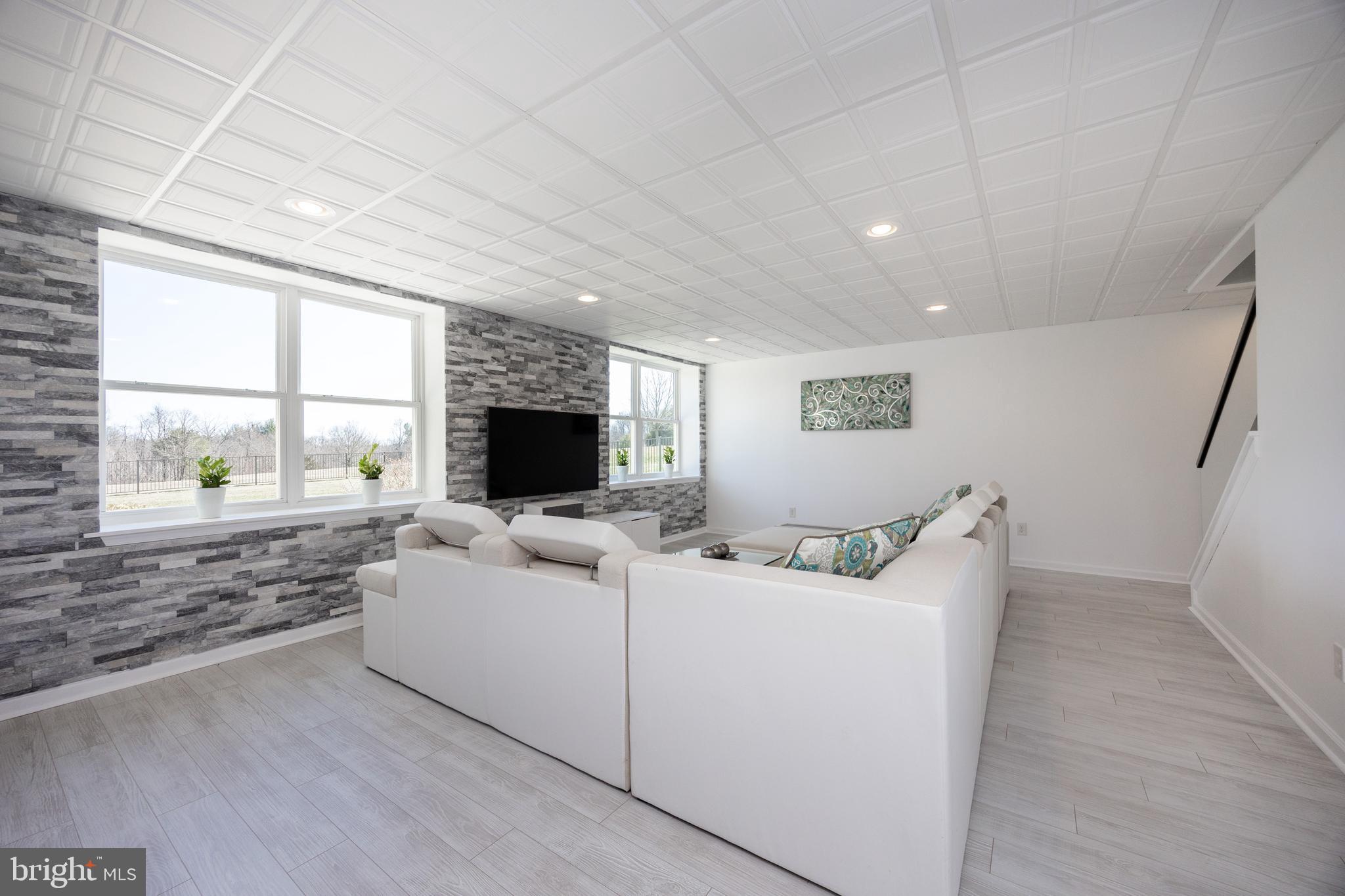 COVENTRY LAKE ESTS - Residential