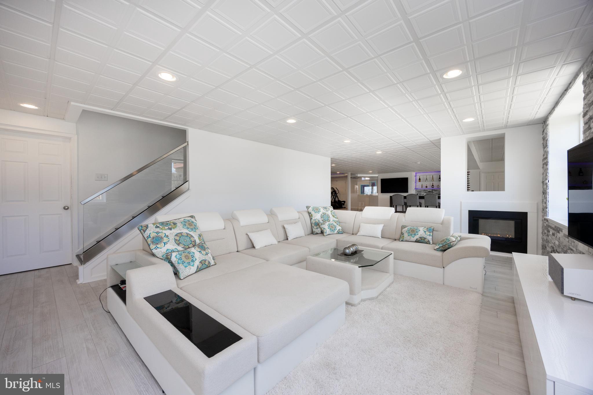 COVENTRY LAKE ESTS - Residential