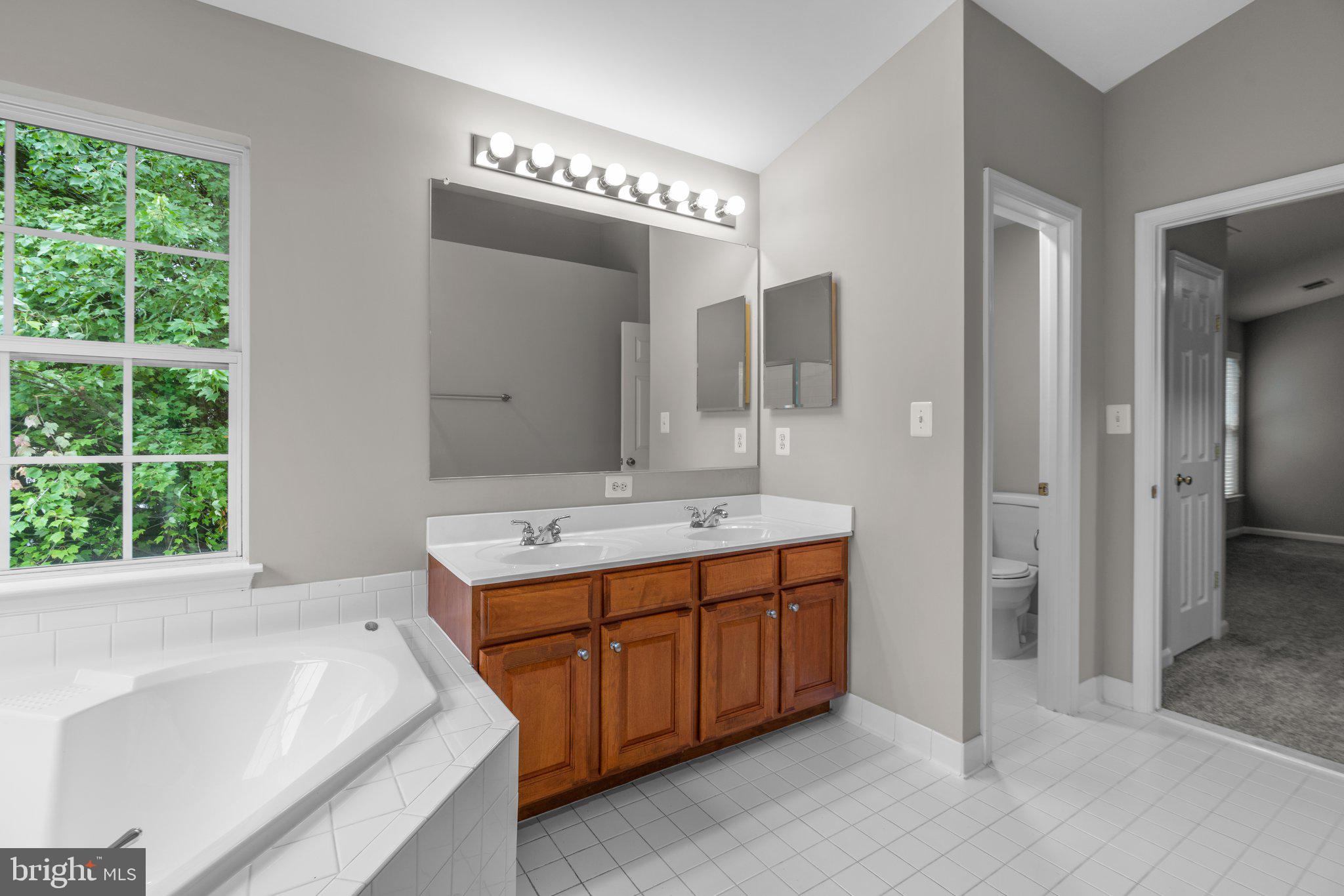 THE VISTAS AT WOODCLIFFE PARK - Residential