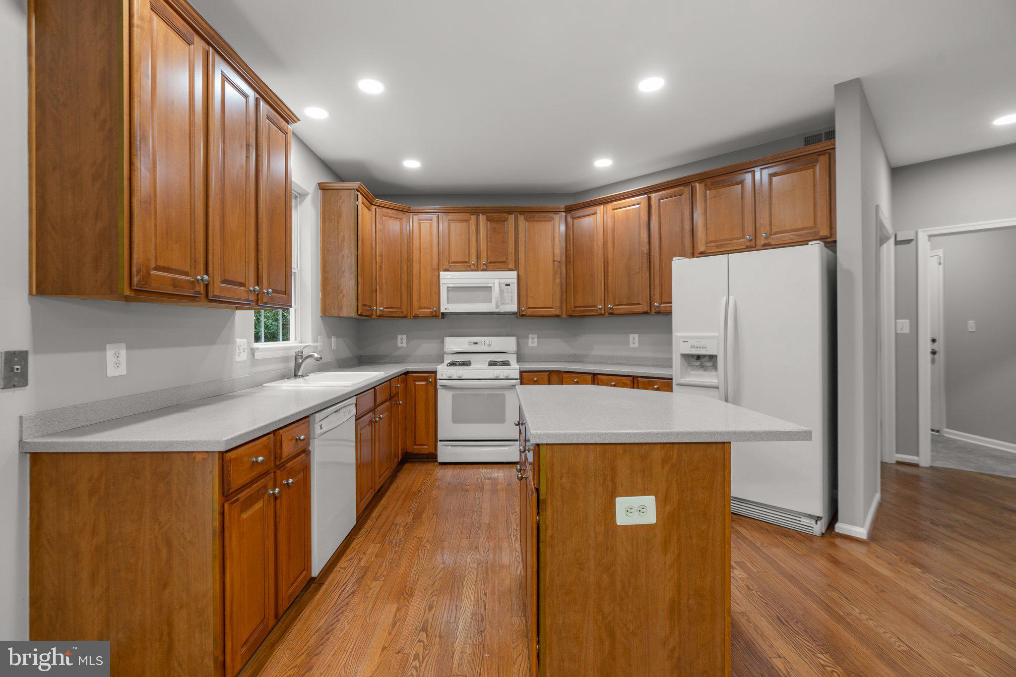 THE VISTAS AT WOODCLIFFE PARK - Residential