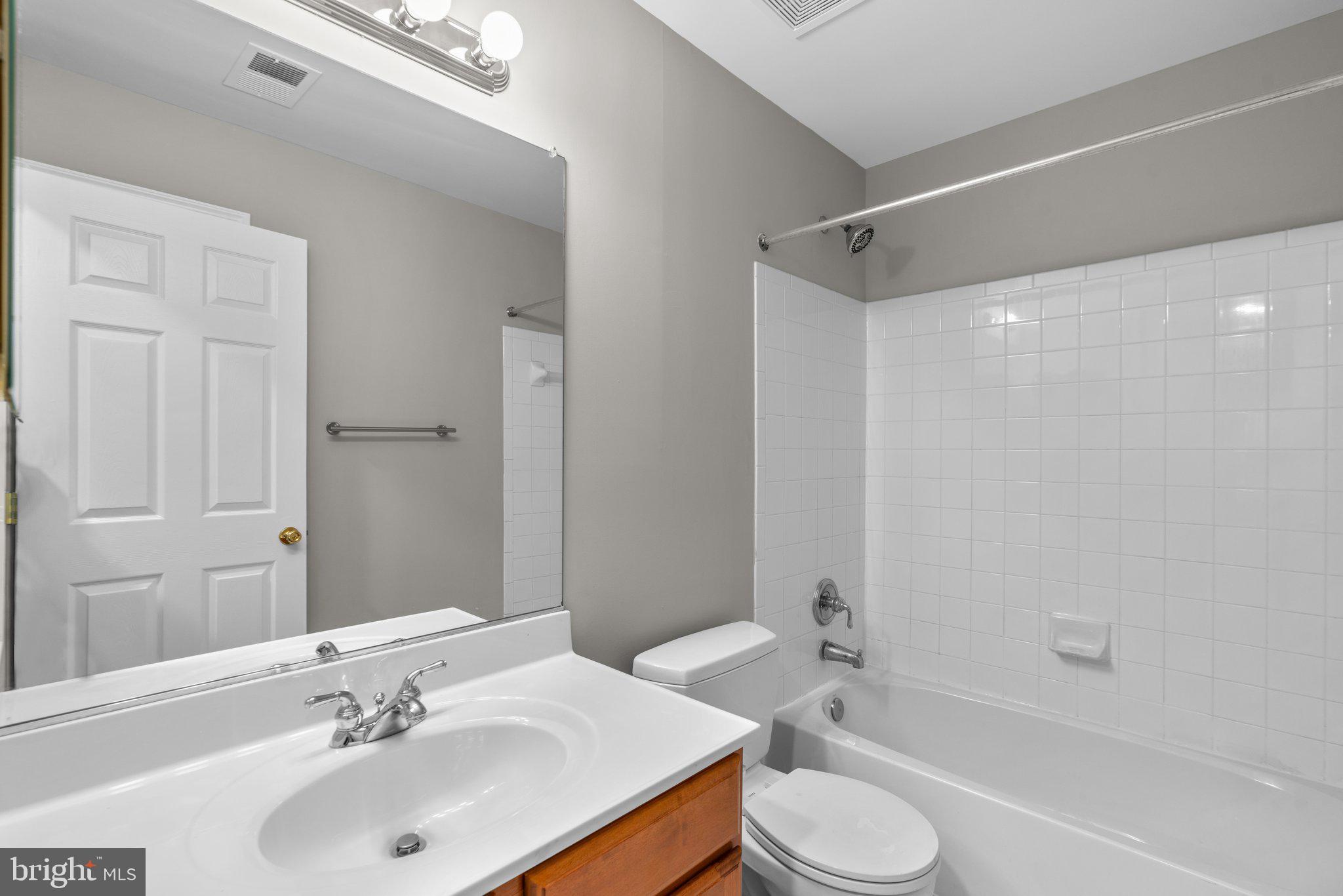 THE VISTAS AT WOODCLIFFE PARK - Residential