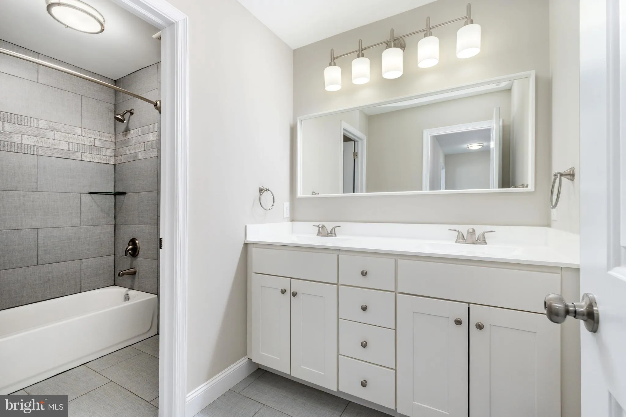 Conshohocken, Pennsylvania 19428, United States, 3 Bedrooms Bedrooms, ,3 BathroomsBathrooms,Residential,Active,93335