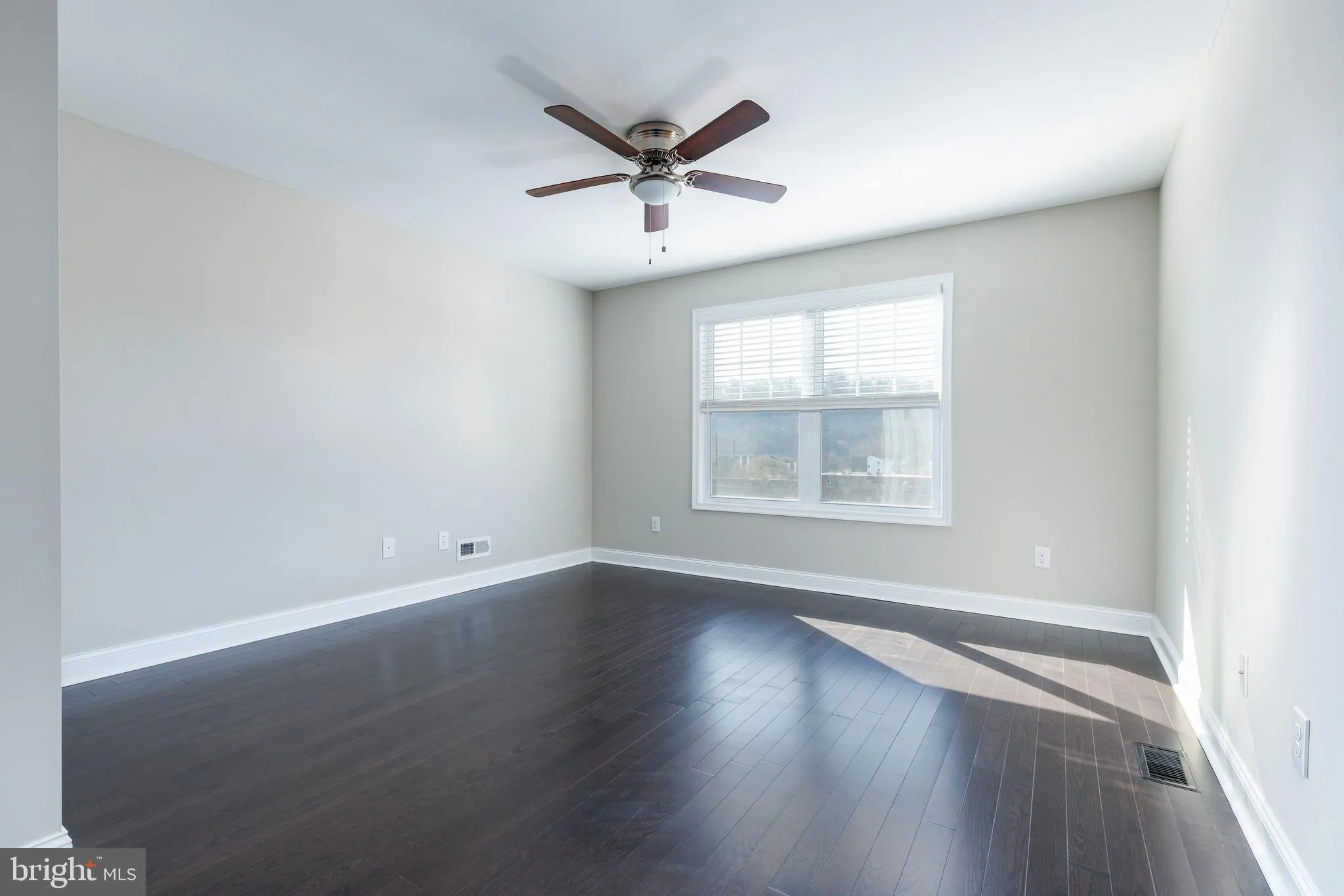 Conshohocken, Pennsylvania 19428, United States, 3 Bedrooms Bedrooms, ,3 BathroomsBathrooms,Residential,Active,93335