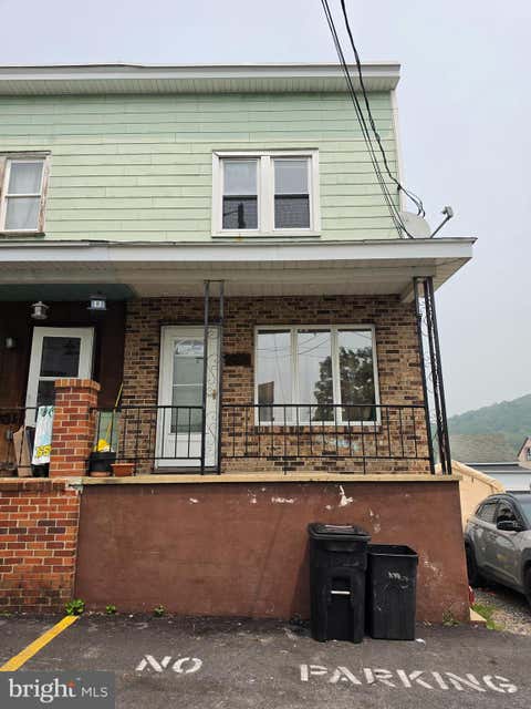 Townhouse For Sale - 333 Pine Street<br/> Schuylkill County, CUMBOLA, PA 17930