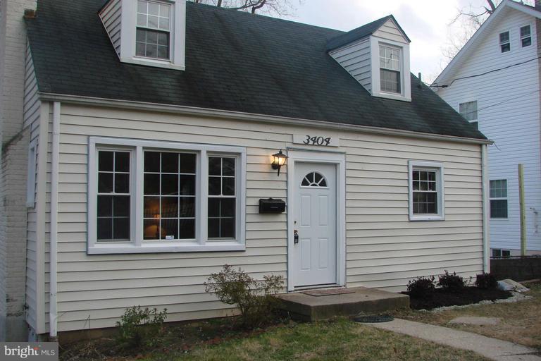 Charming home freshly painted and "move-in" ready! Fireplace in living room, hwd floors, separate dining room, updated kitchen, insulated windows+updated furnace+hot water heater. Finished w/o basement with bedroom, full bath+new flooring. Finished upper level with walk-in closet. Big yard w/play groud+off street parking for 2 cars. Close to subway+Mall. GREAT SCHOOL DISTRICT! Owner/Agent.