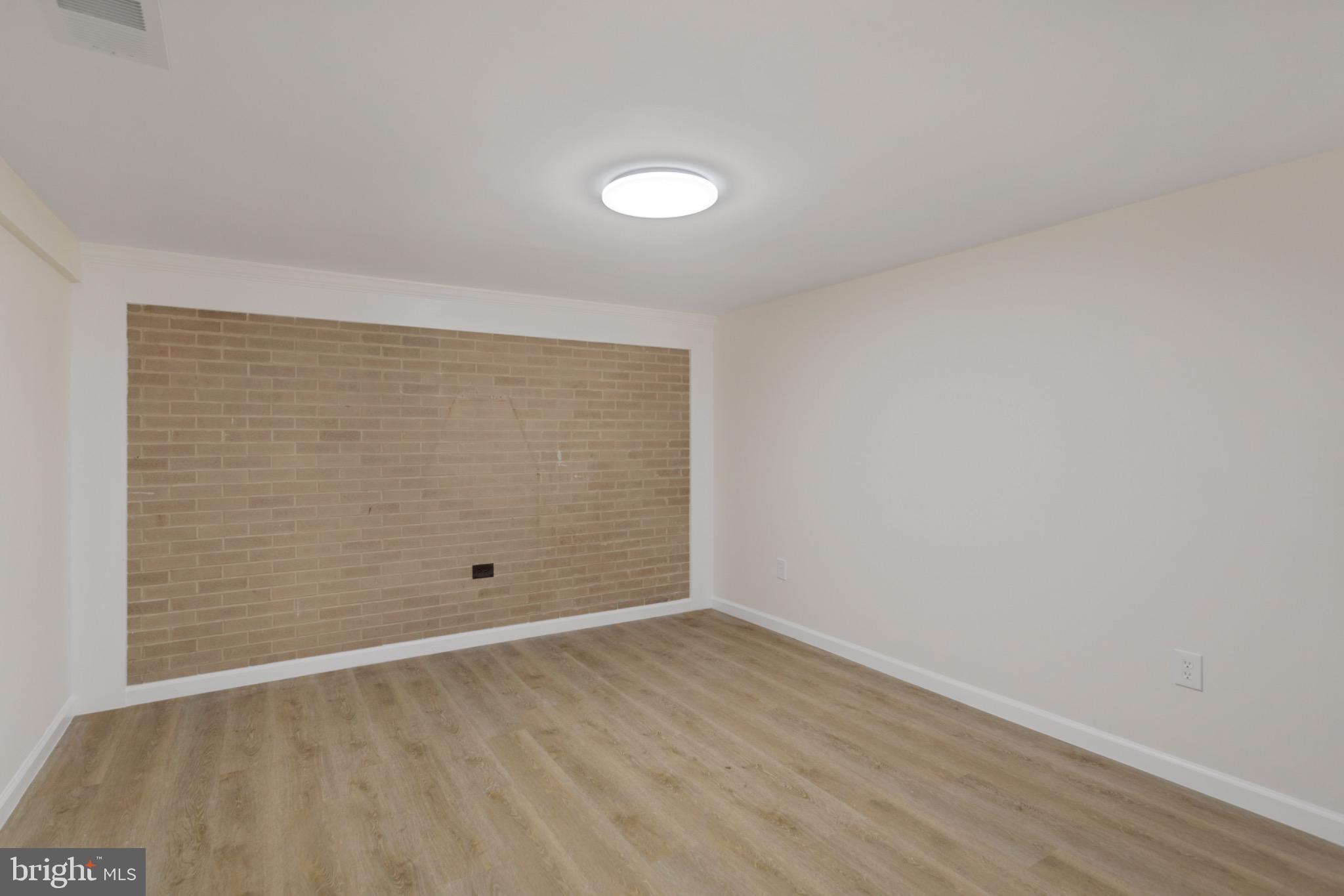 GLENMONT HILLS - Residential Lease