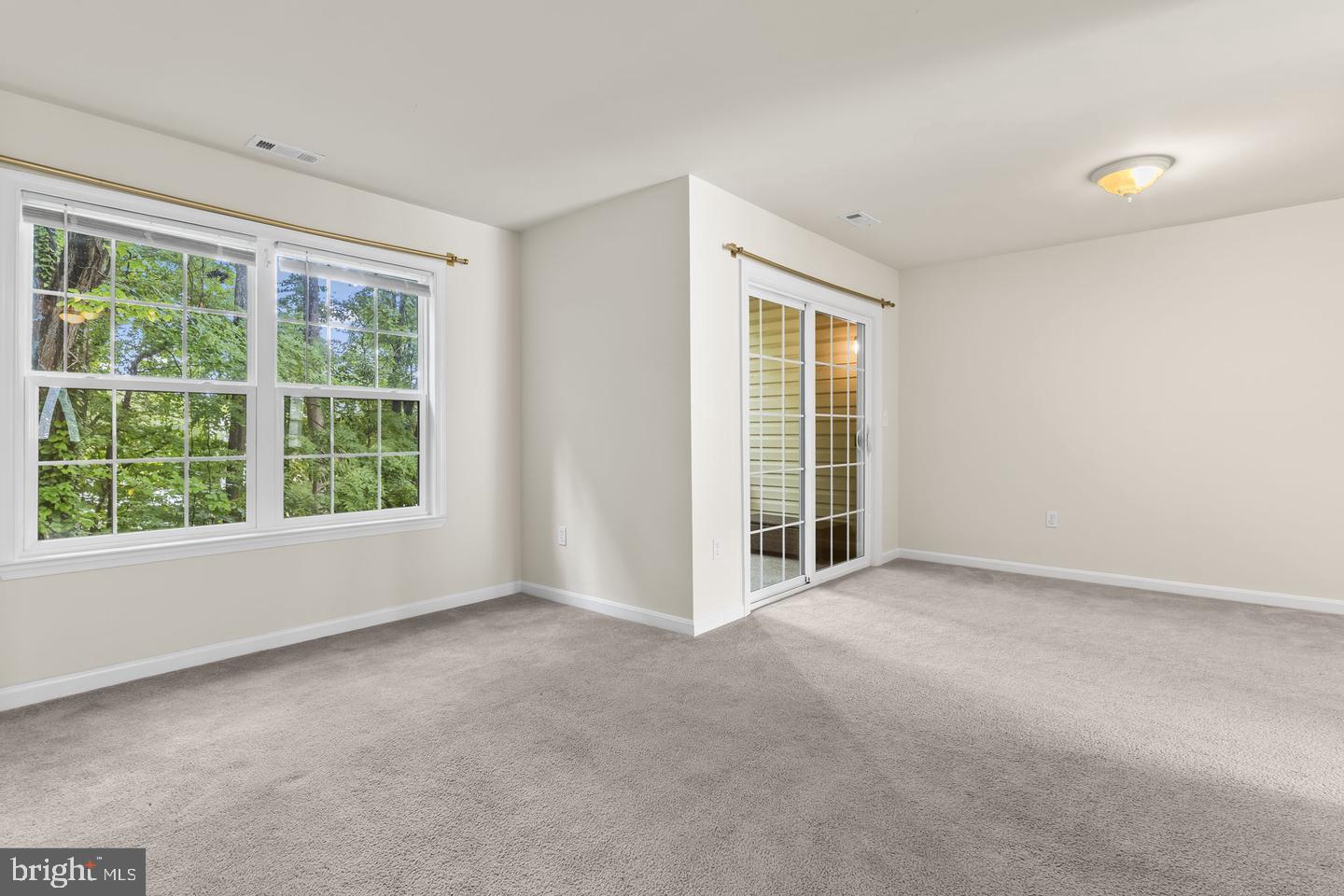 BAYSIDE TOWNHOUSES - Residential Lease