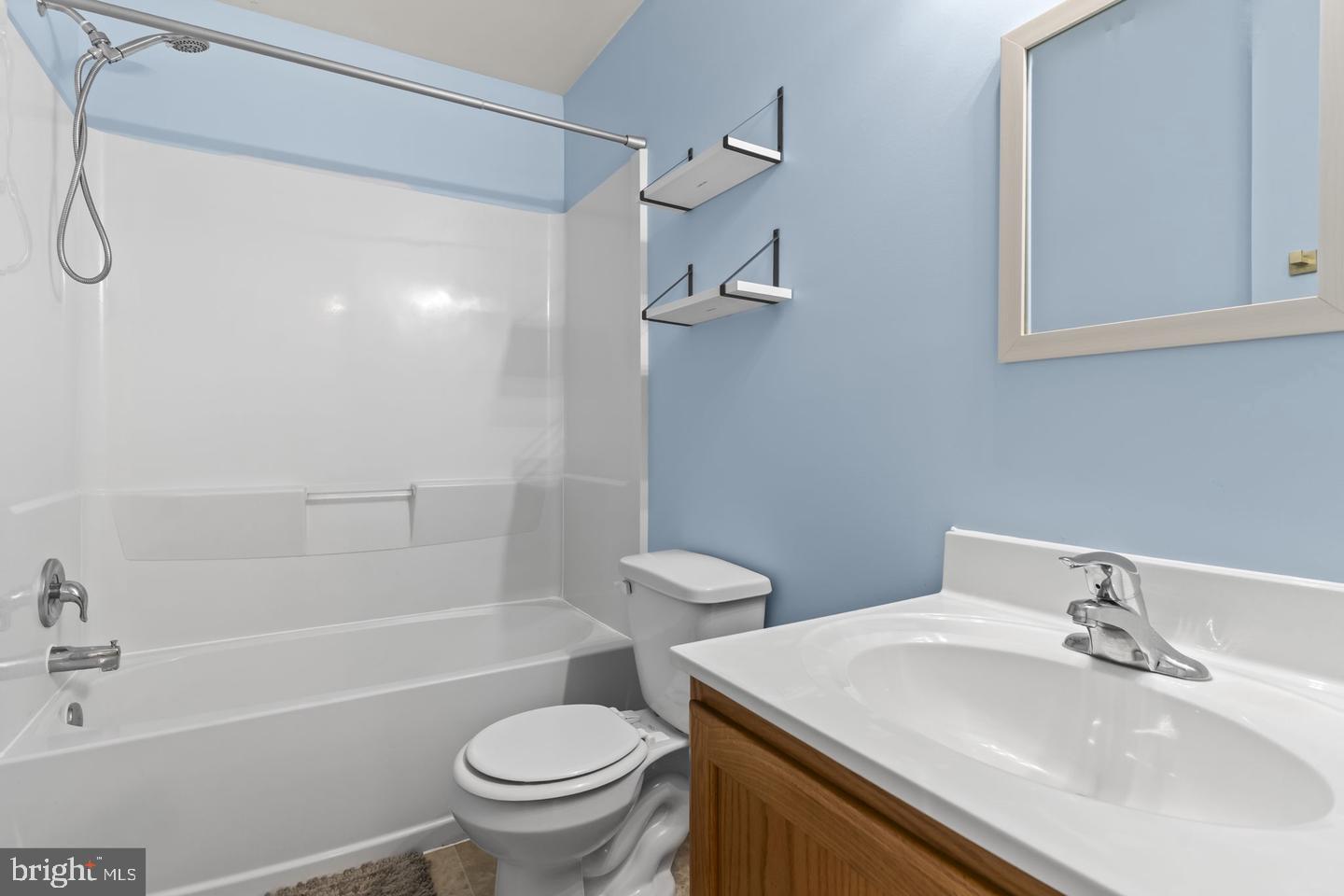 BAYSIDE TOWNHOUSES - Residential Lease