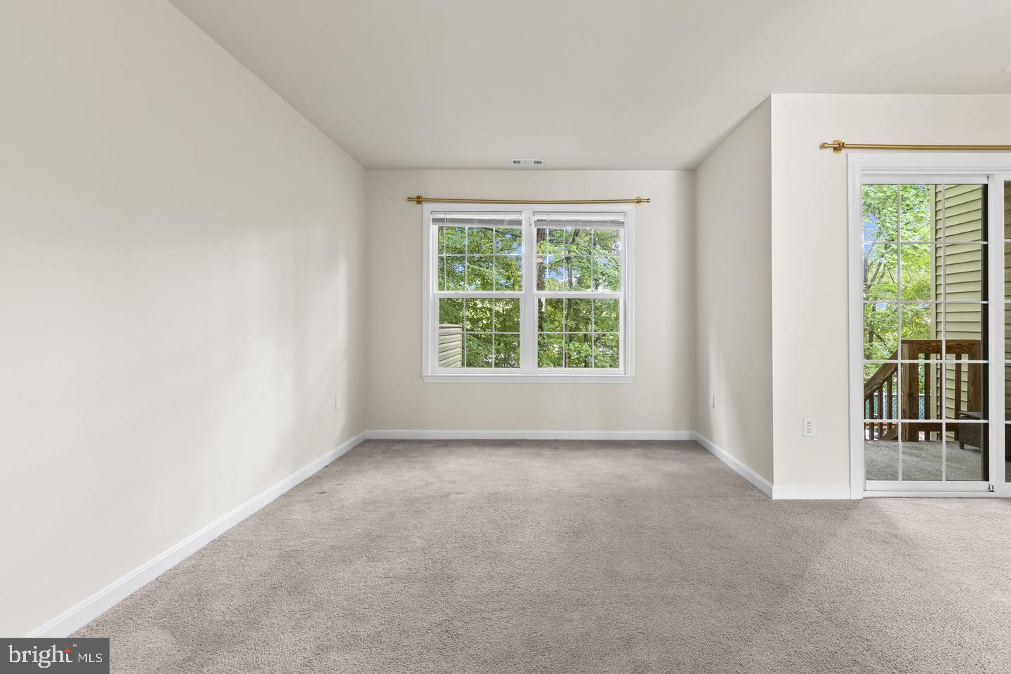 BAYSIDE TOWNHOUSES - Residential Lease