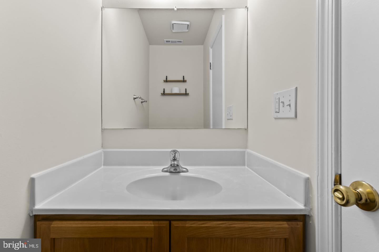 BAYSIDE TOWNHOUSES - Residential Lease