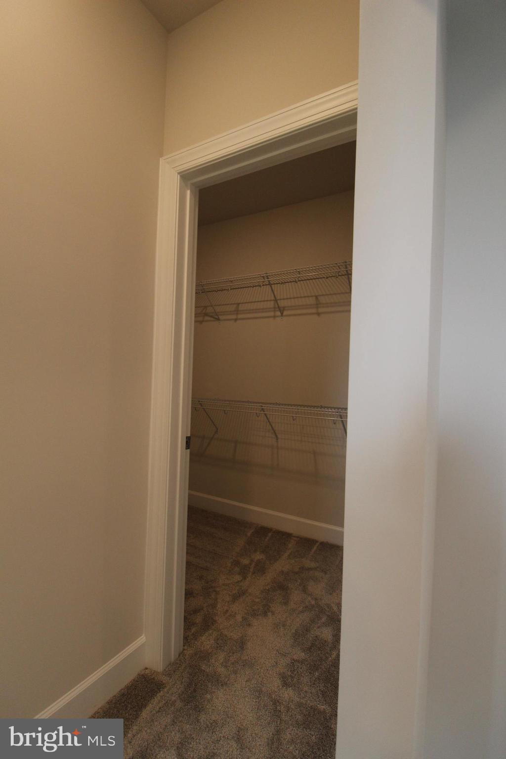 METRO WALK AT MOOREFIELD STATION - Residential Lease