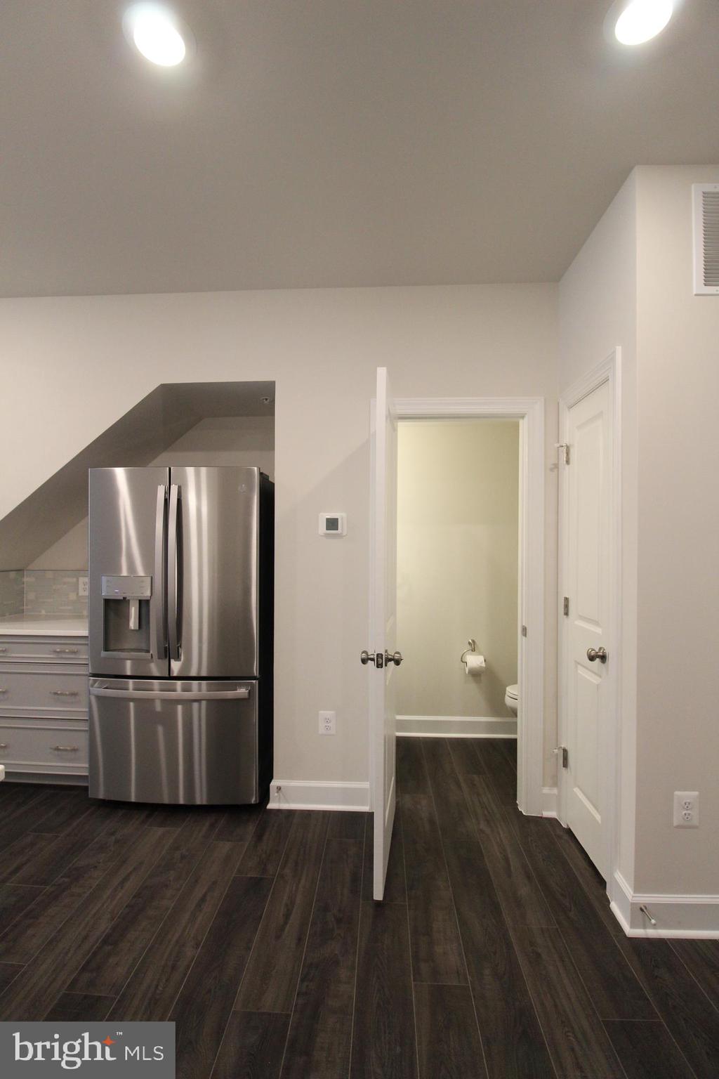 METRO WALK AT MOOREFIELD STATION - Residential Lease