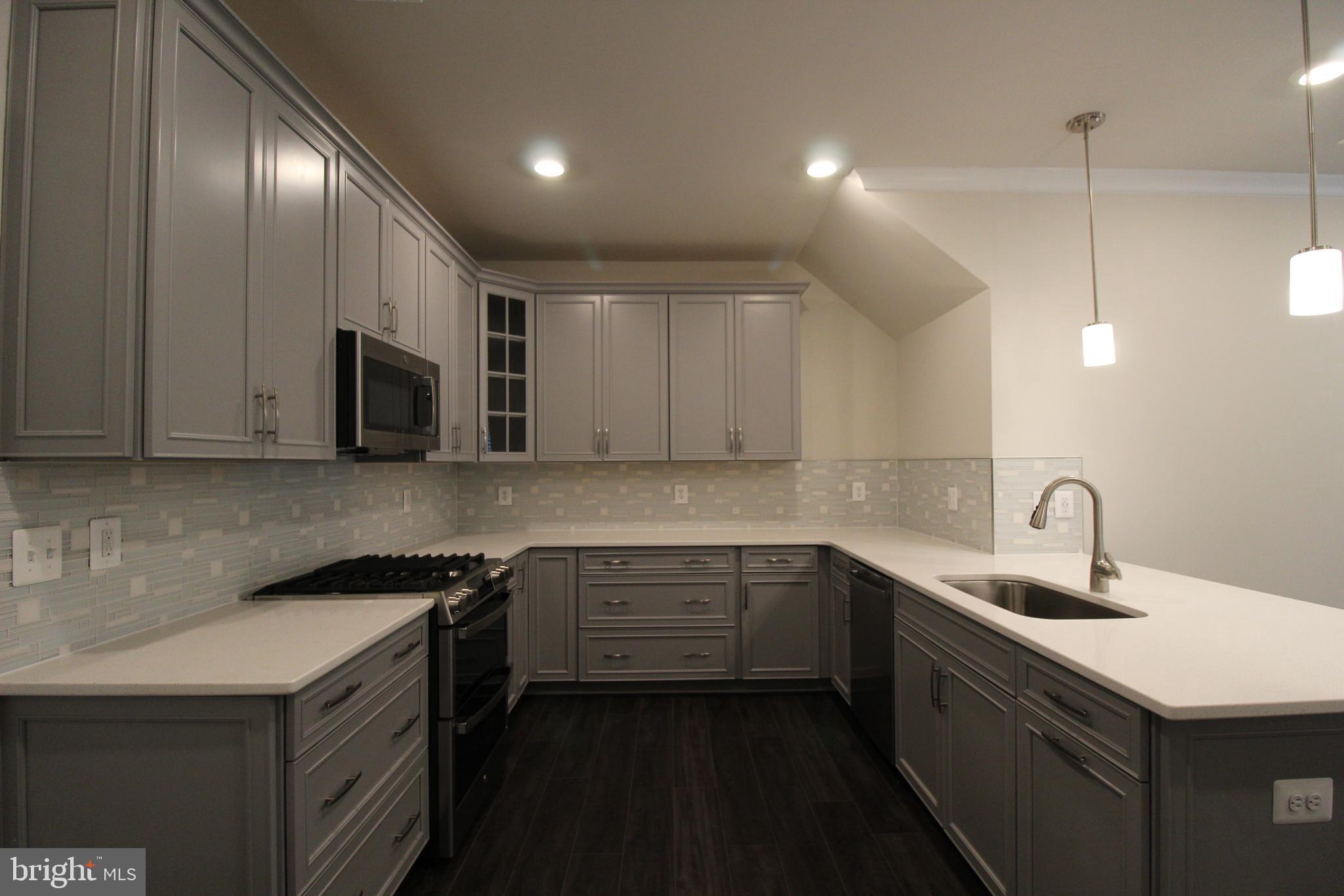 METRO WALK AT MOOREFIELD STATION - Residential Lease