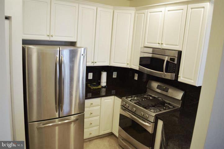 COURTHOUSE HILL - Residential Lease