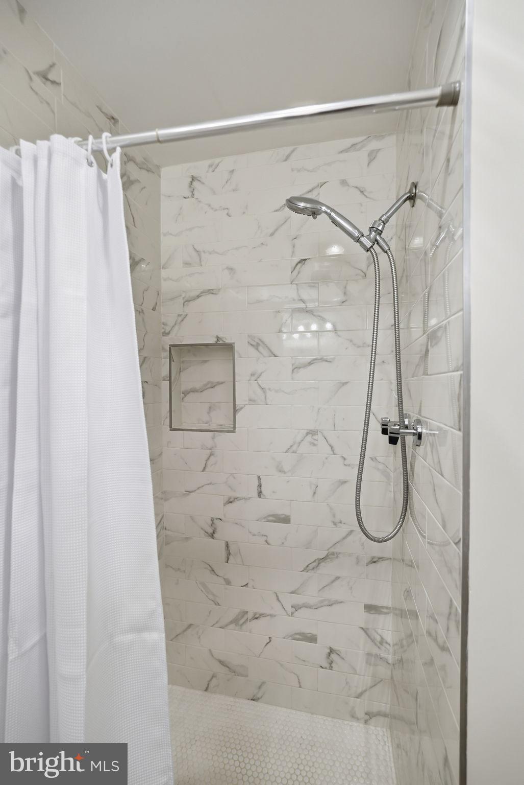 WOODLEY GARDENS COOP - Residential