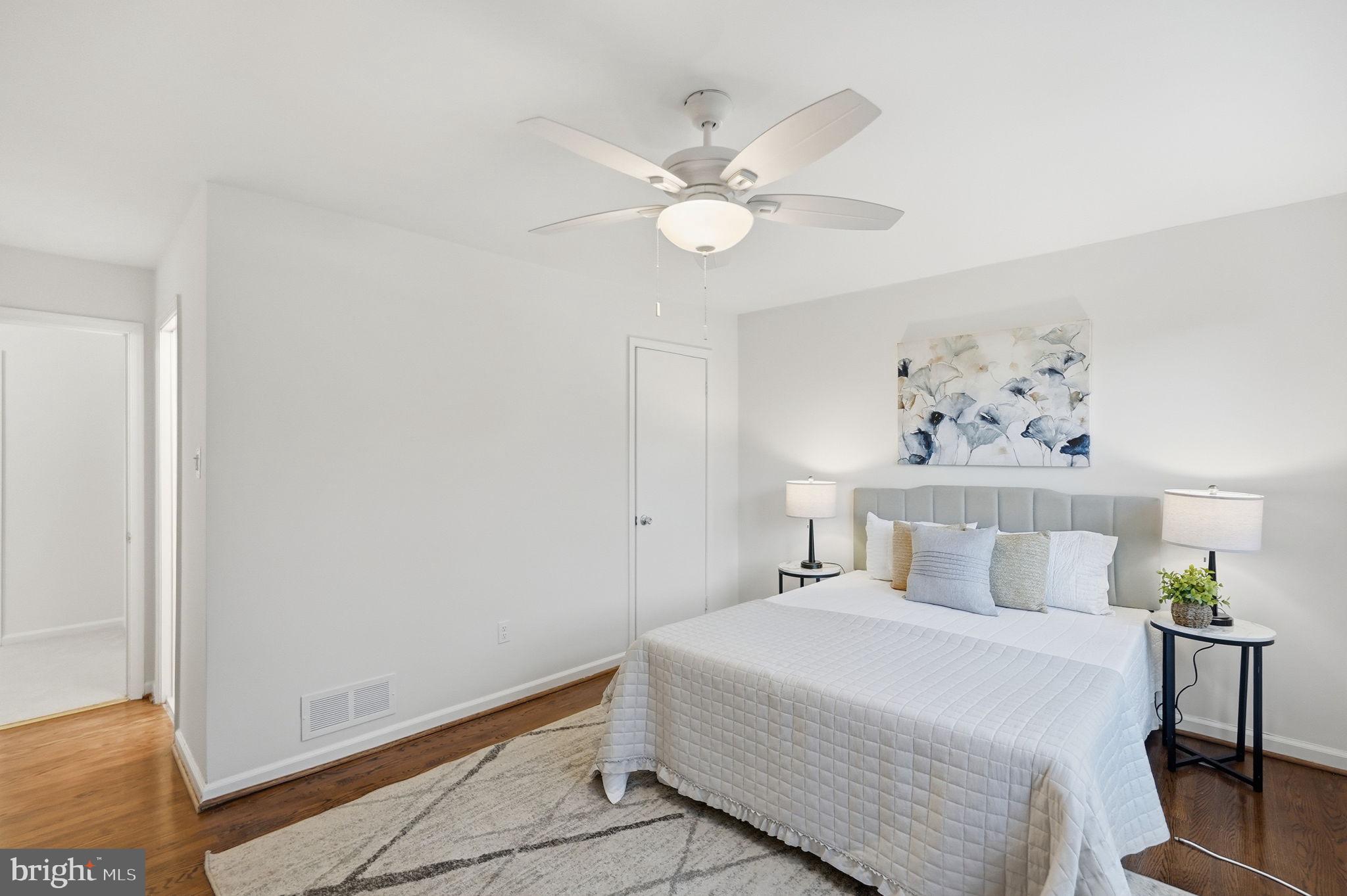 WOODLEY GARDENS COOP - Residential