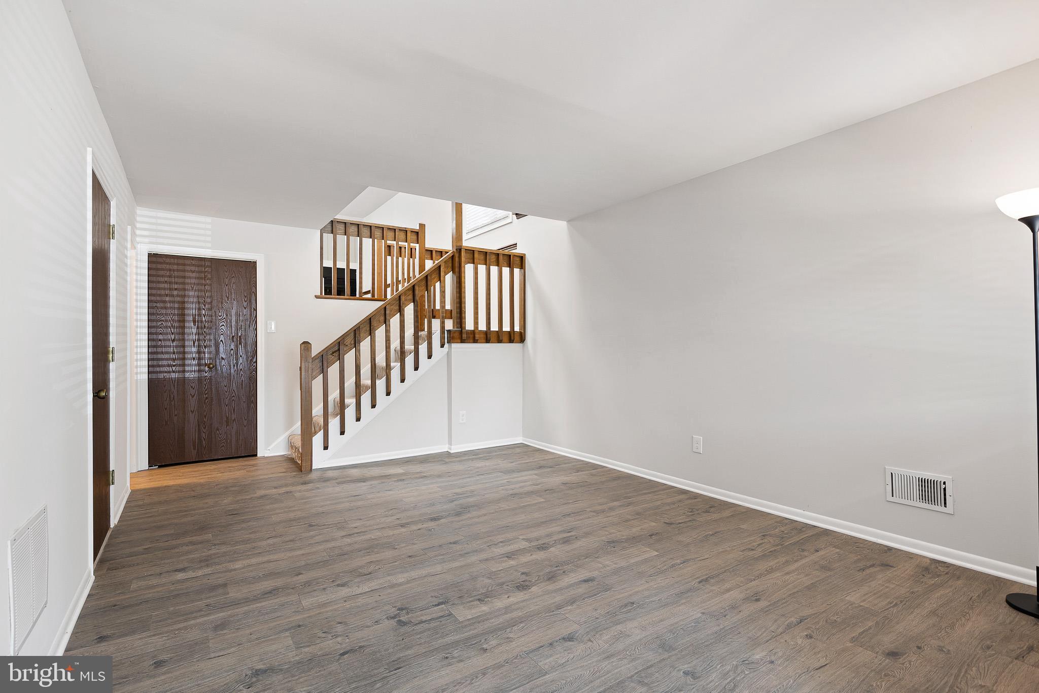 5516 DORAL DRIVE