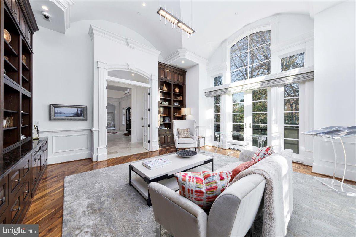 BRADLEY HILLS GROVE - Residential