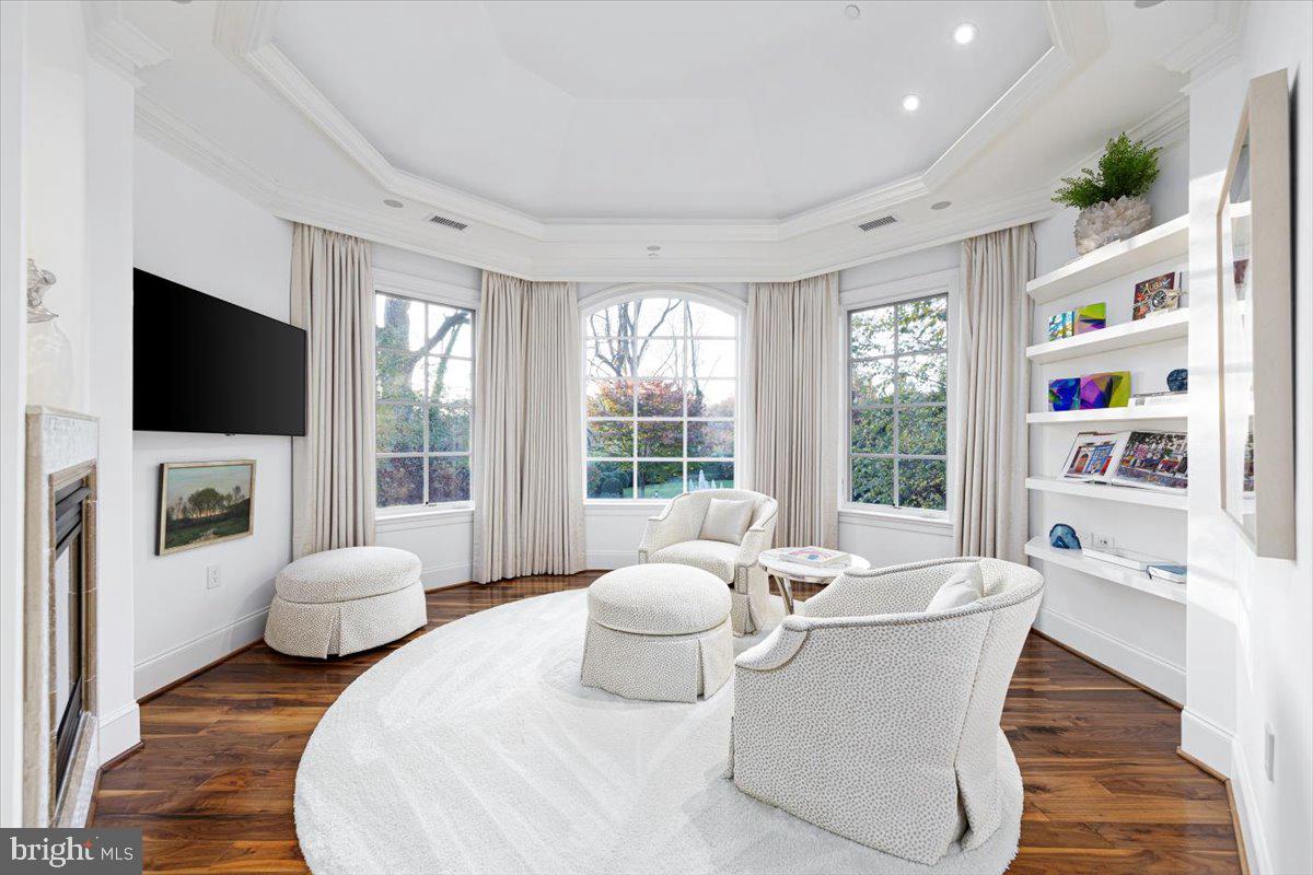 BRADLEY HILLS GROVE - Residential