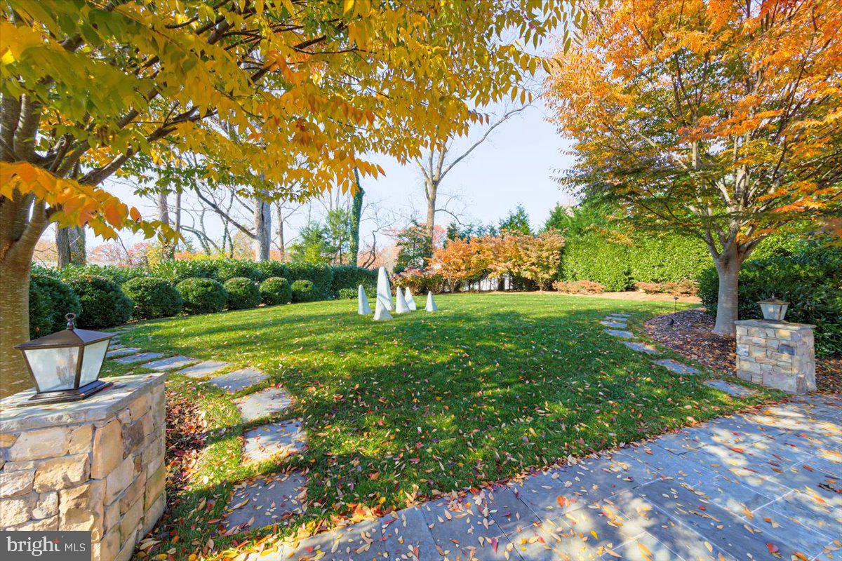 BRADLEY HILLS GROVE - Residential