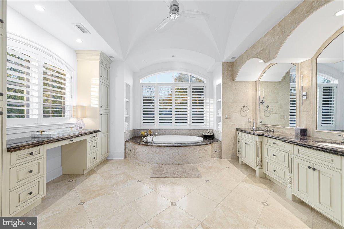 BRADLEY HILLS GROVE - Residential