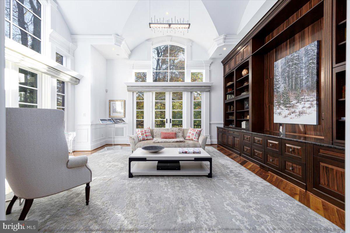 BRADLEY HILLS GROVE - Residential