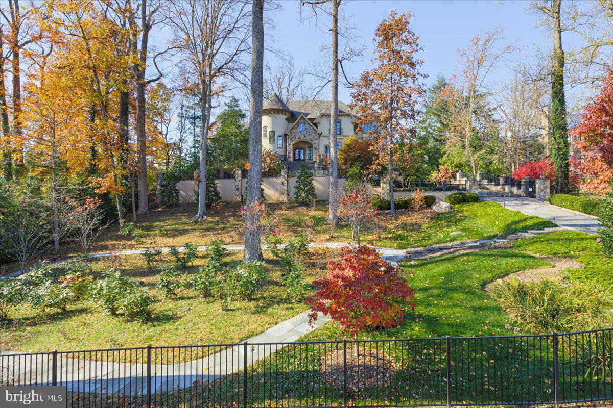 BRADLEY HILLS GROVE - Residential