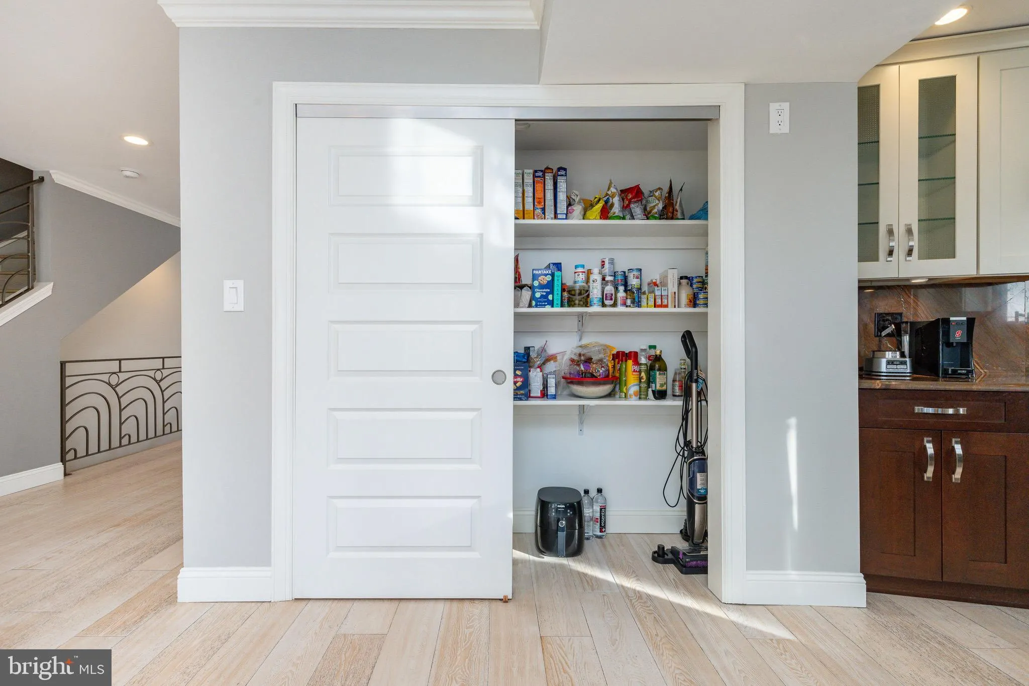 Philadelphia, Pennsylvania 19123, United States, 3 Bedrooms Bedrooms, ,4 BathroomsBathrooms,Residential,Active,238458