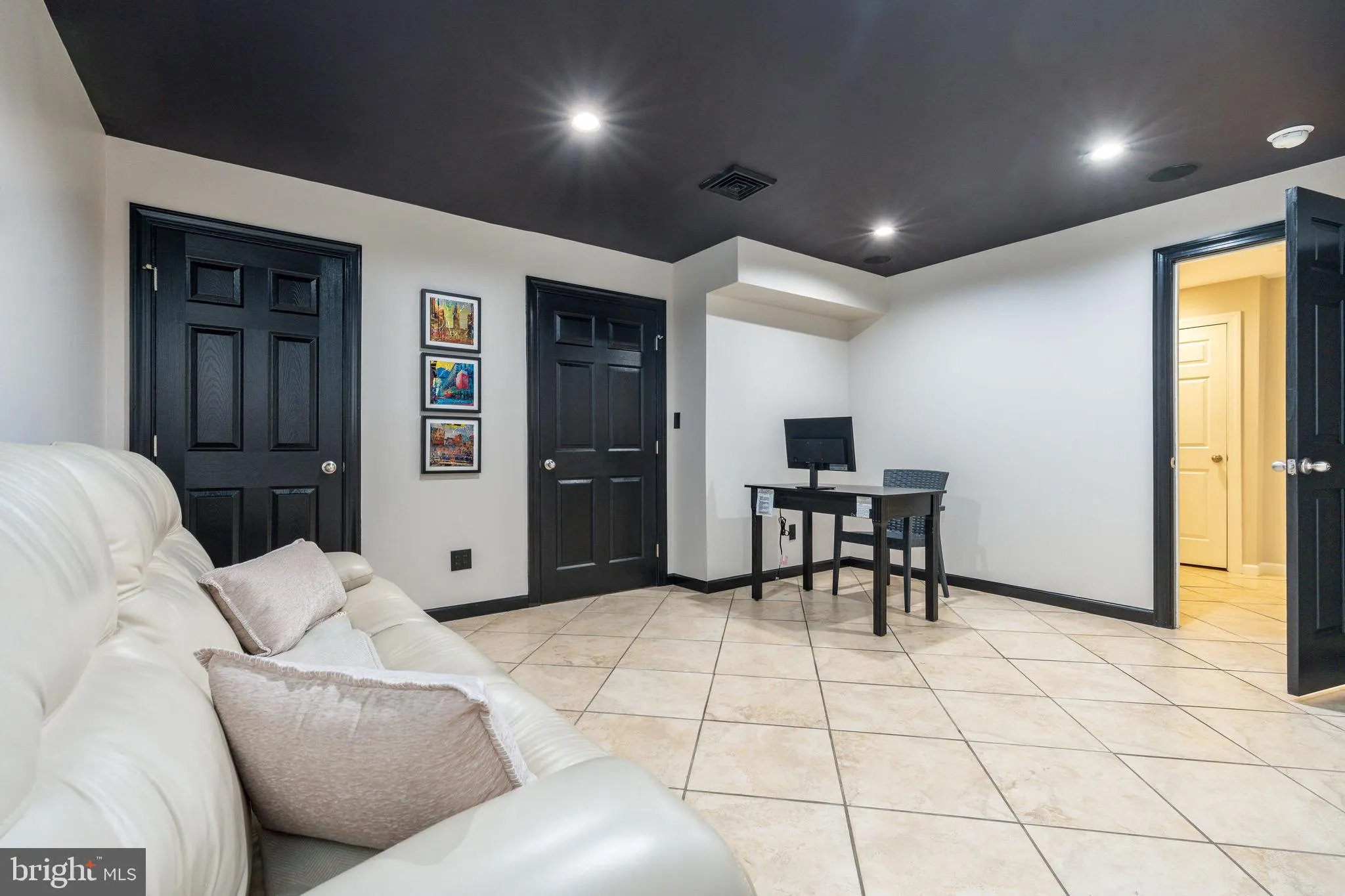 Philadelphia, Pennsylvania 19123, United States, 3 Bedrooms Bedrooms, ,4 BathroomsBathrooms,Residential,Active,238458