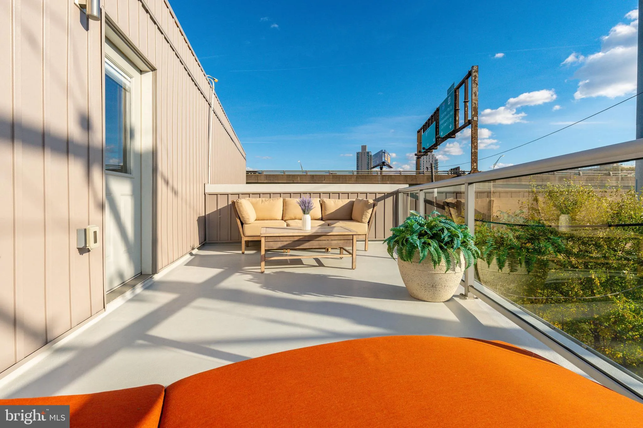 Philadelphia, Pennsylvania 19123, United States, 3 Bedrooms Bedrooms, ,4 BathroomsBathrooms,Residential,Active,238458