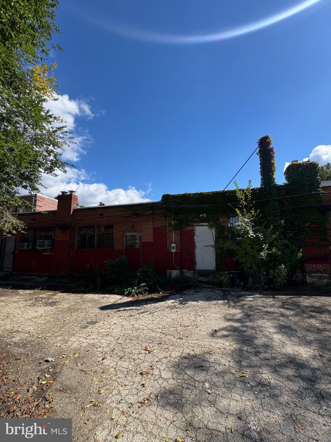1445 E VERNON ROAD