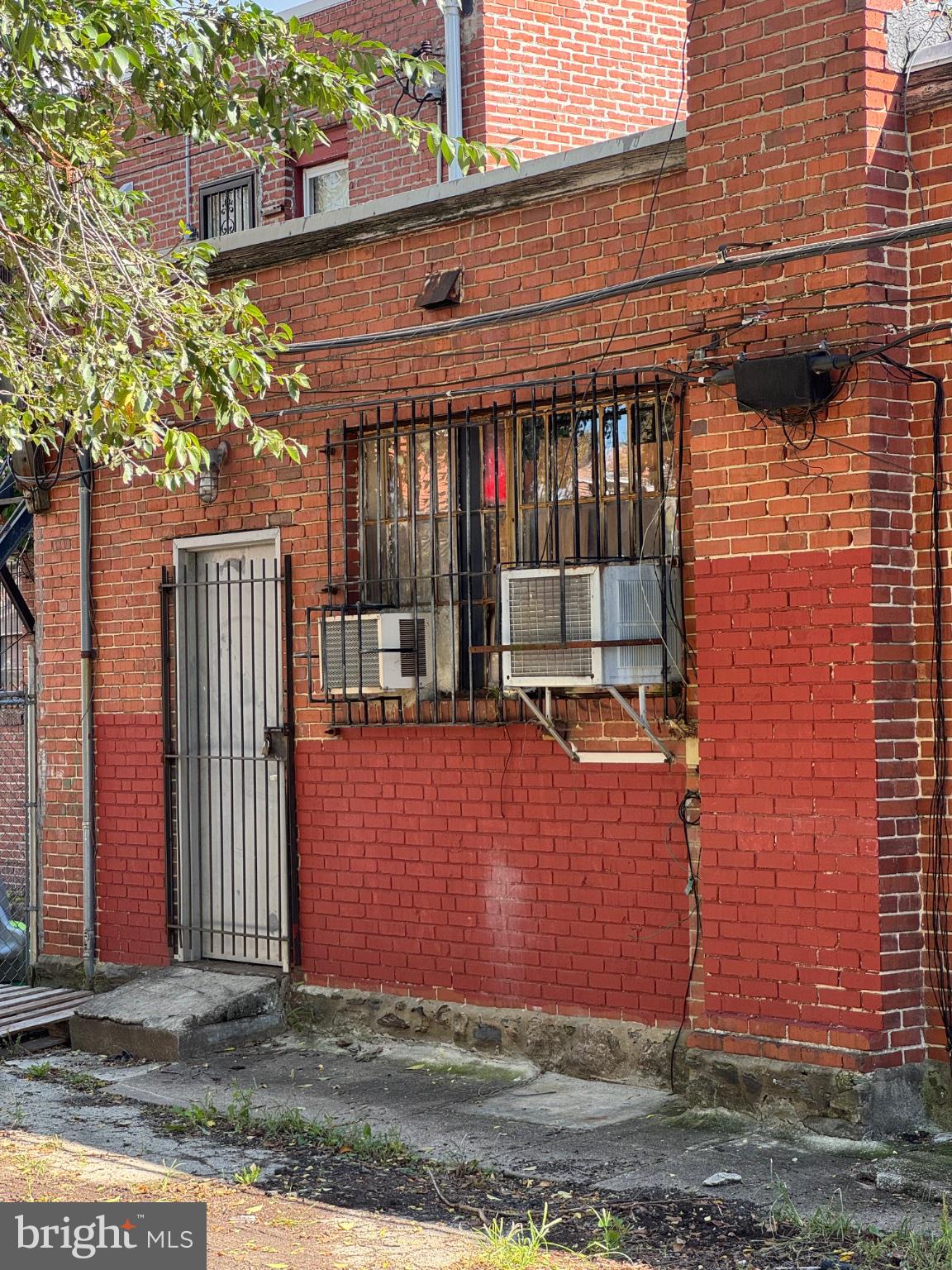 1445 E VERNON ROAD