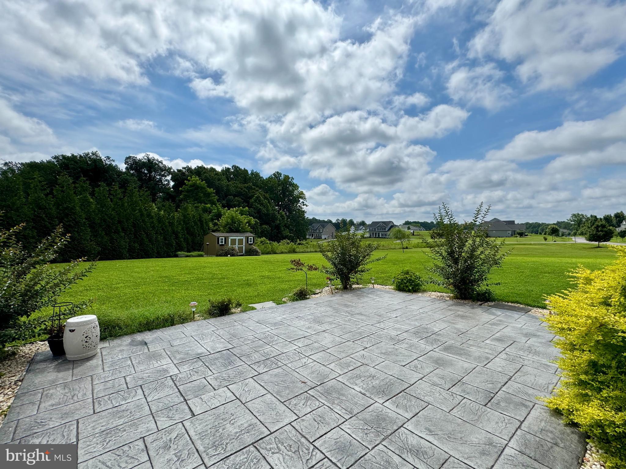 TWIN PONDS - Residential