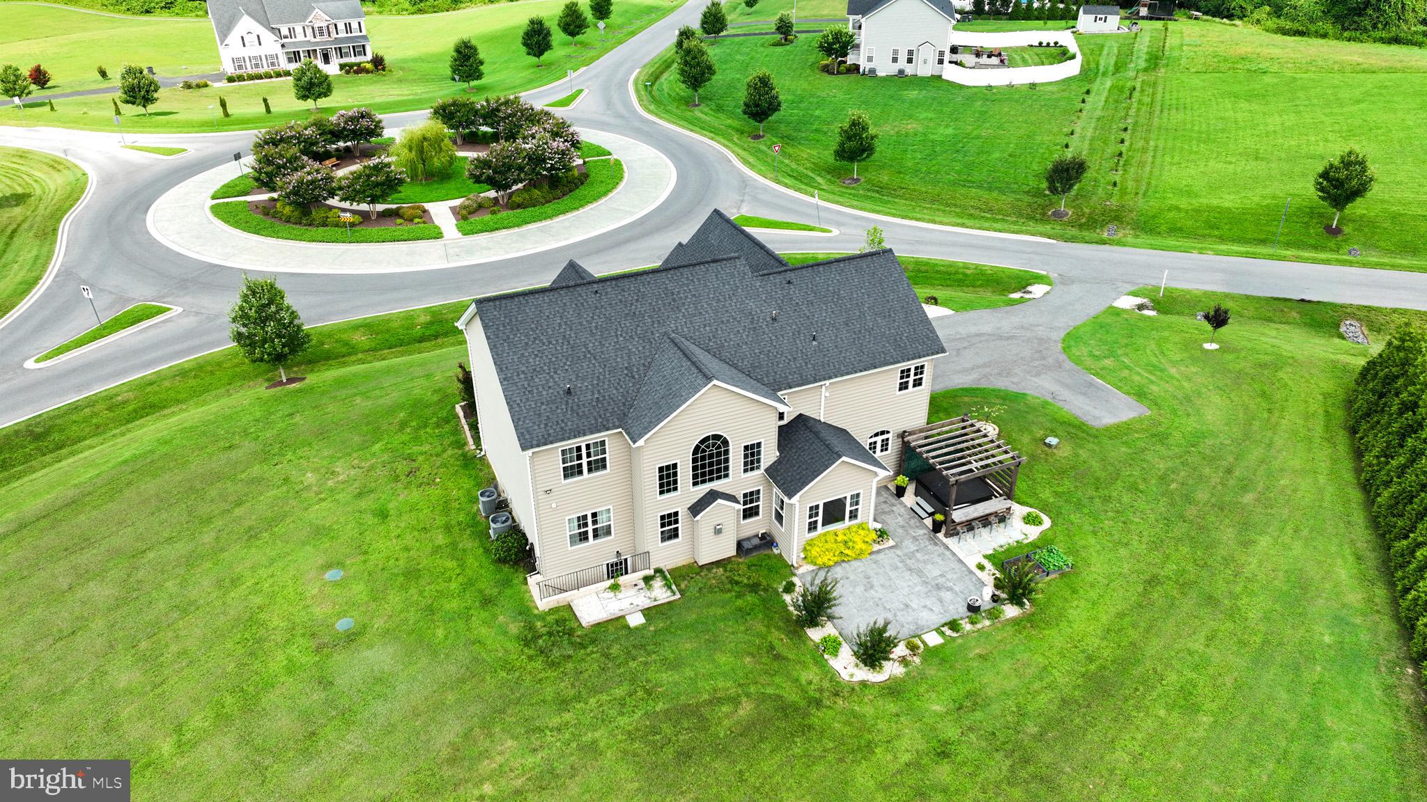 TWIN PONDS - Residential