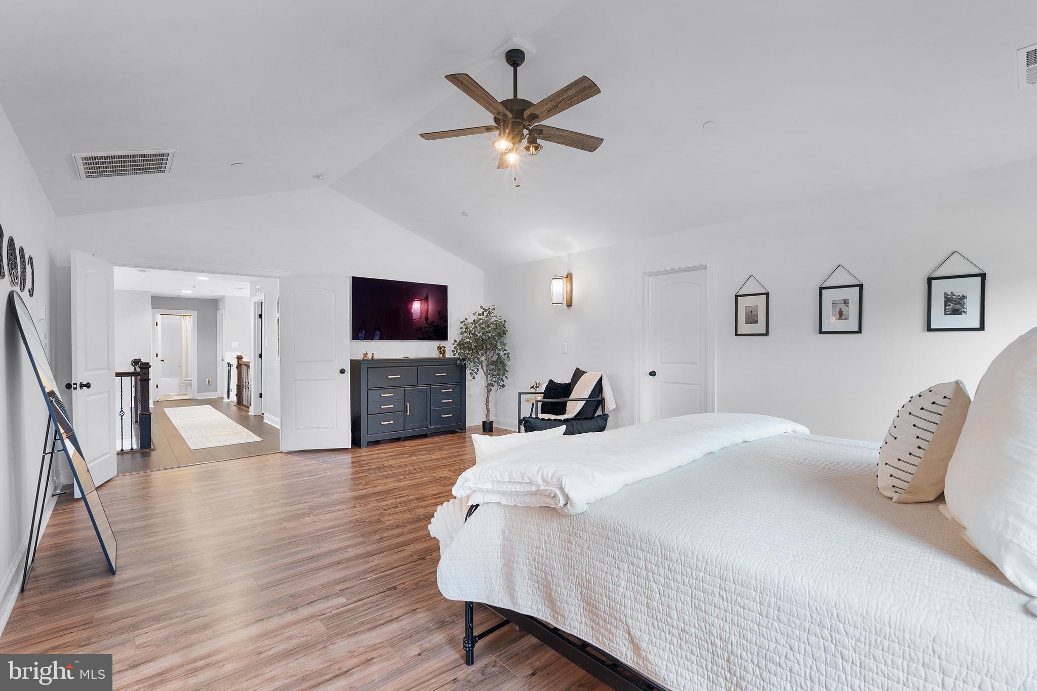 TWIN PONDS - Residential