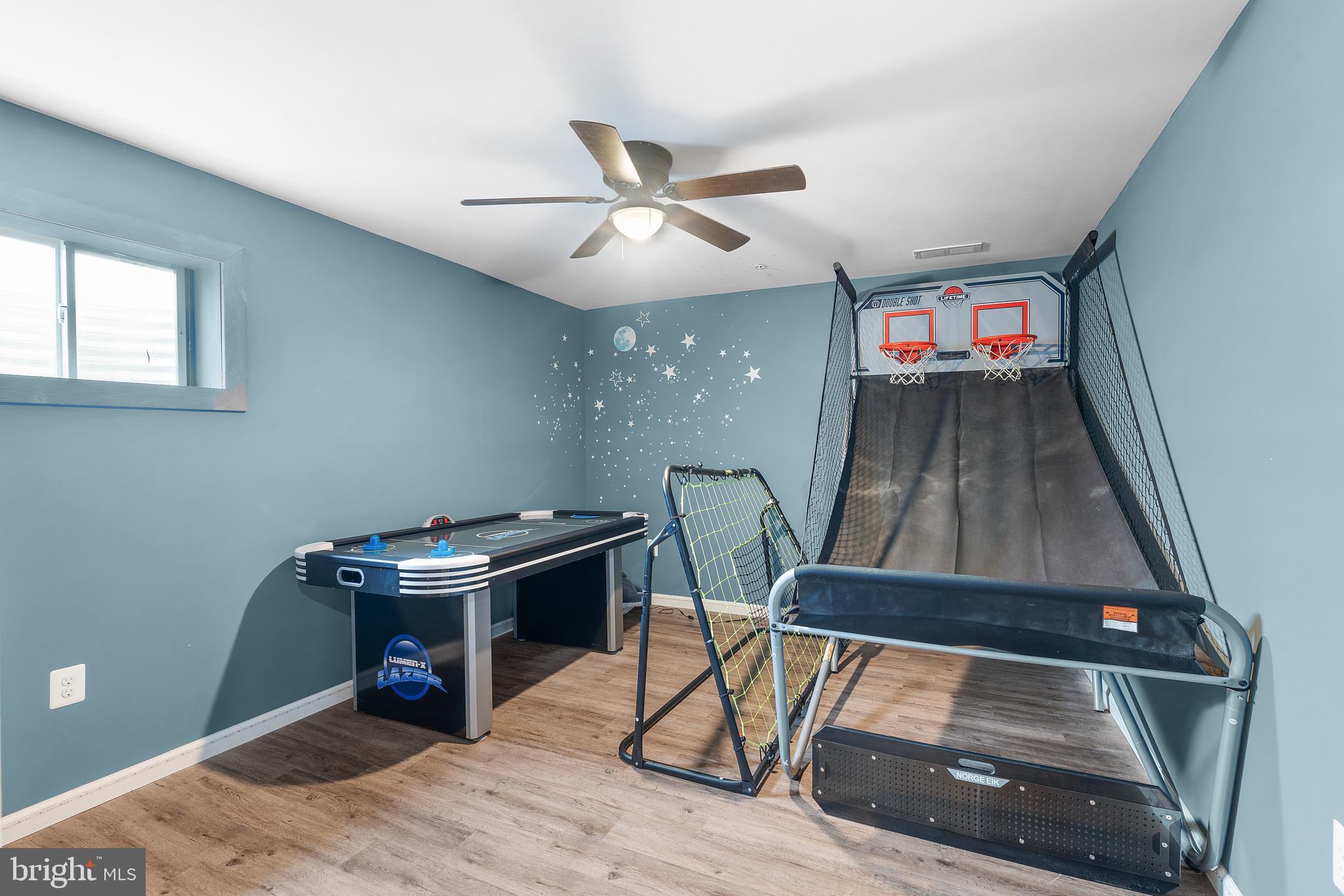 TWIN PONDS - Residential